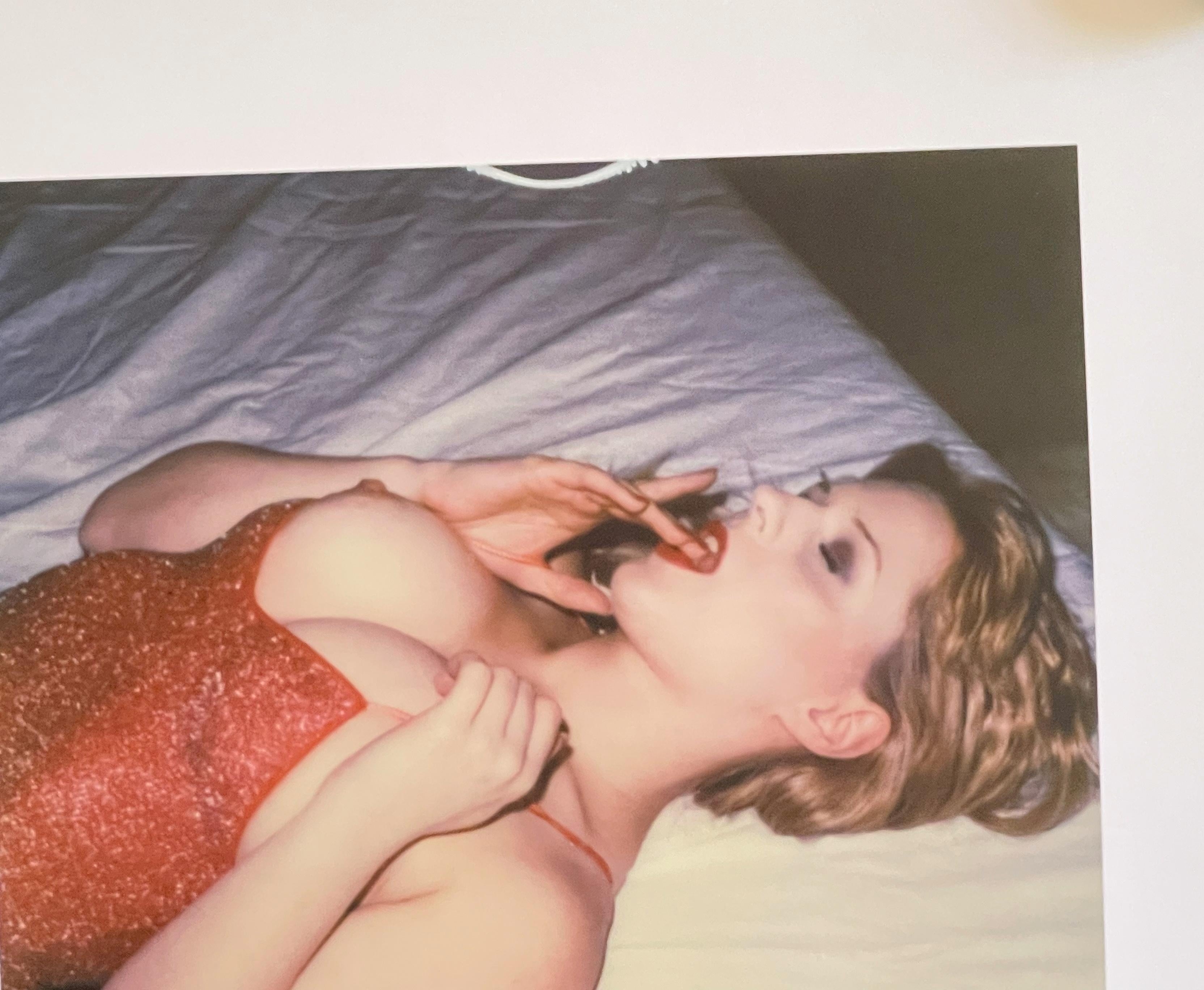 Action ou vérité - 21e siècle, Polaroid, WomenPhotography, Contemporary en vente 3
