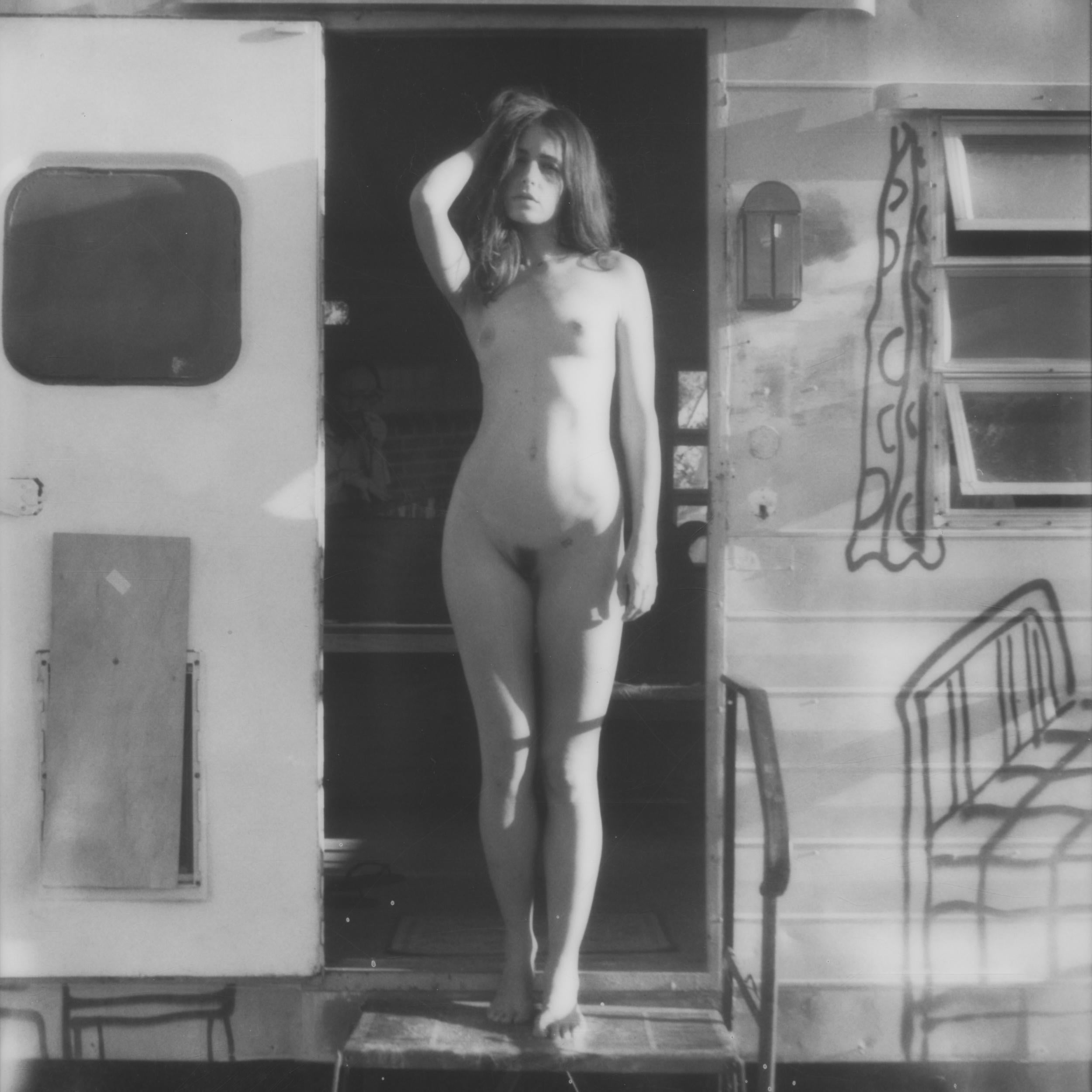 Kirsten Thys van den Audenaerde Black and White Photograph - Wake-up call (Bombay Beach) - Contemporary, Polaroid, Nude, Black and White