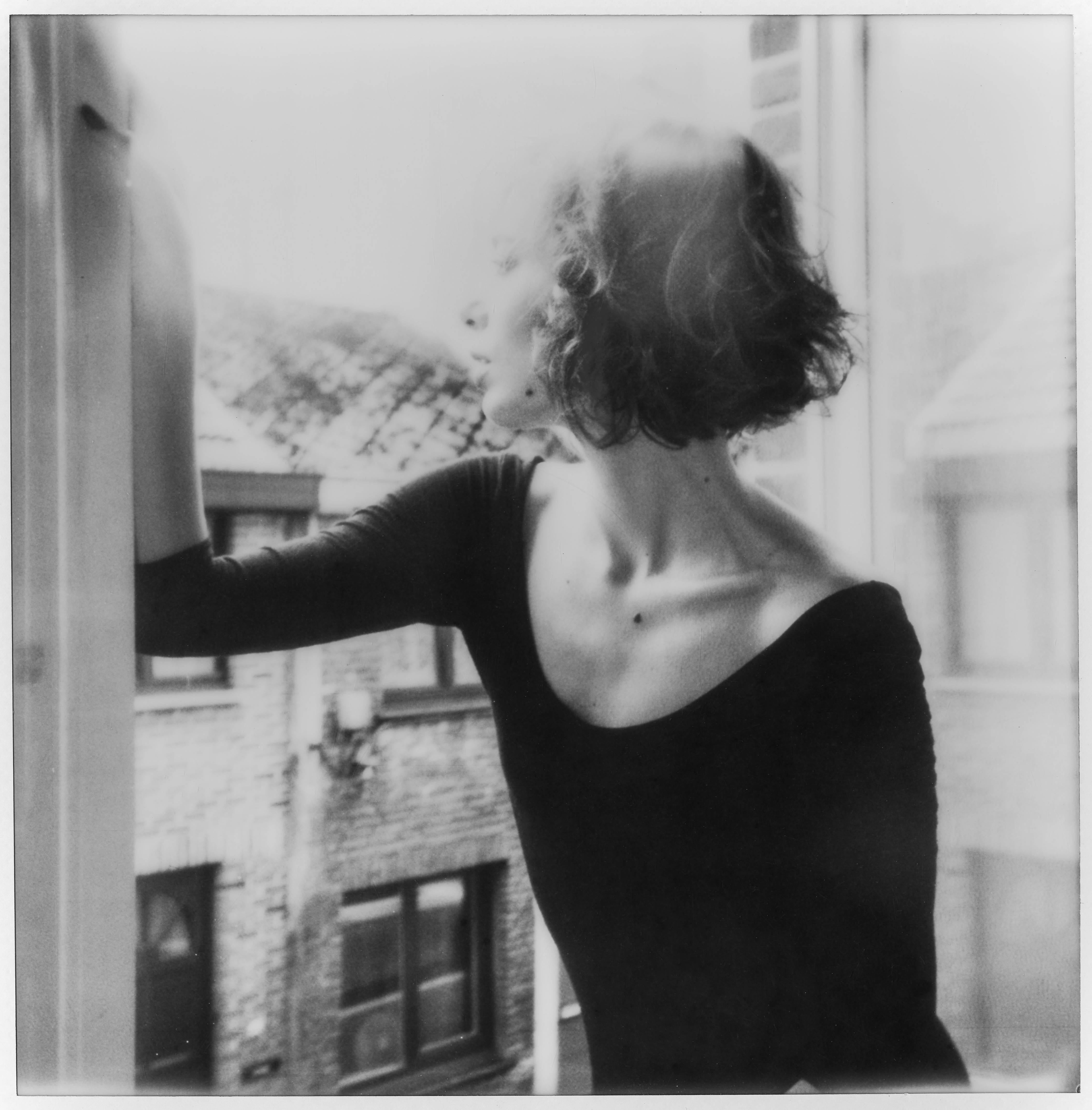 Kirsten Thys van den Audenaerde Portrait Photograph – Fenster-Träumen