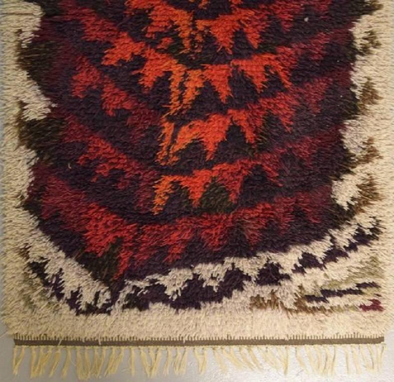 Kirsti Ilvessalo, Rya carpet, Finnish designer.
1960-1970s.
Measures: 186 x 98 cm.
In very good condition.