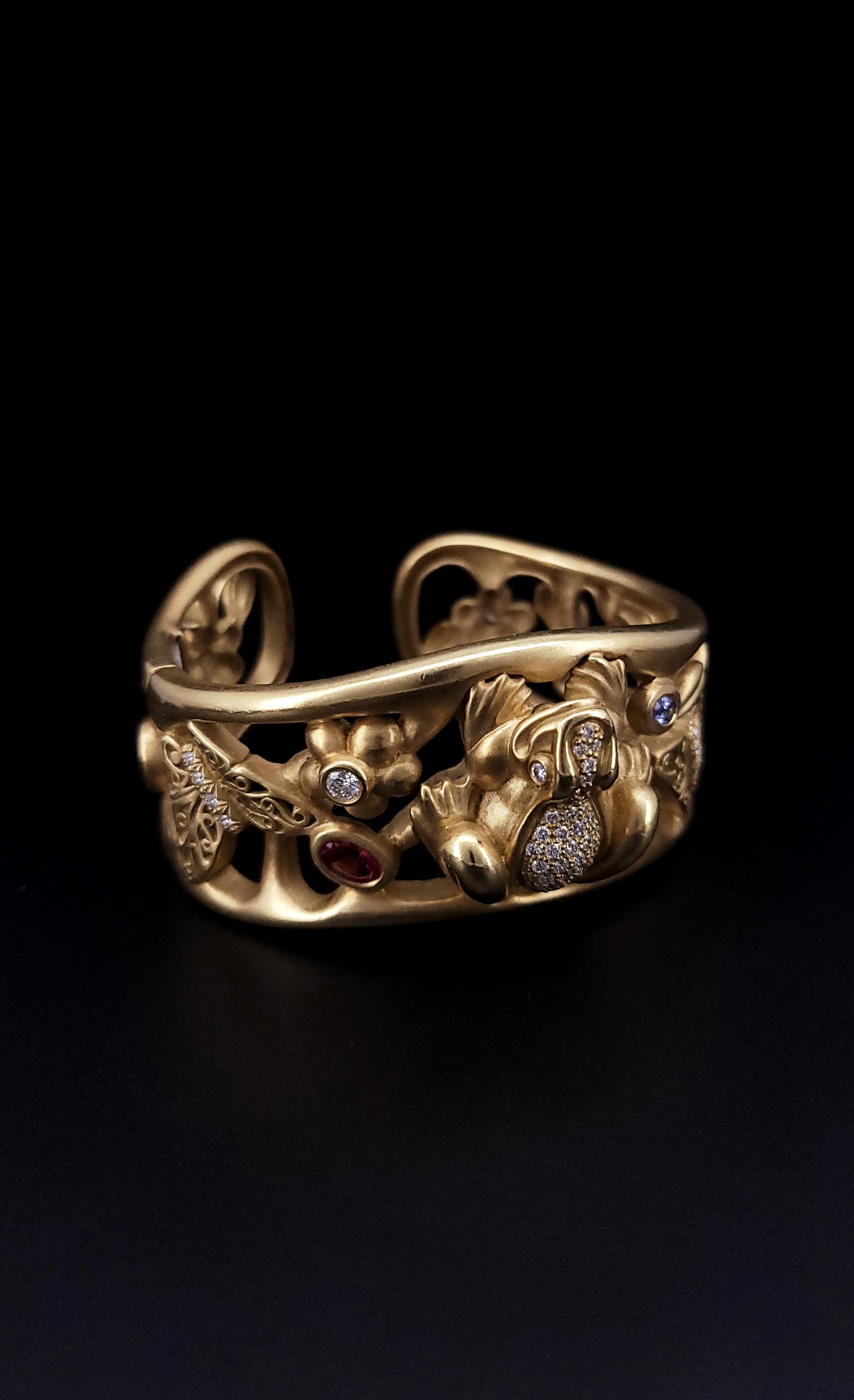 BRACCIALE MULTIGEM BARRY KIESELSTEIN-CORD
*Venduto così com'è, in ottime condizioni con segni di usura impercettibili/graffi minori.

-Metallo: oro giallo 18k
-A. Stone: Diamanti e pietre preziose
-Diamanti: VVS-E, 2,5ct
-Dimensione del polso: