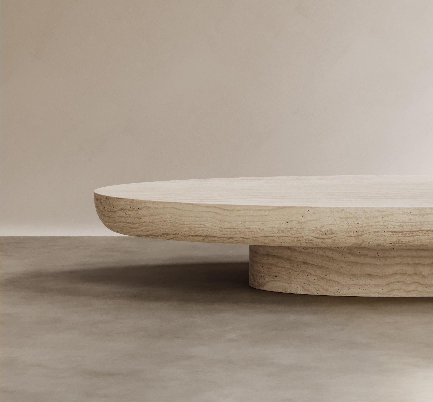 italien Table basse Kiss en travertin Classico Alabastrino par Paloma Editions en vente