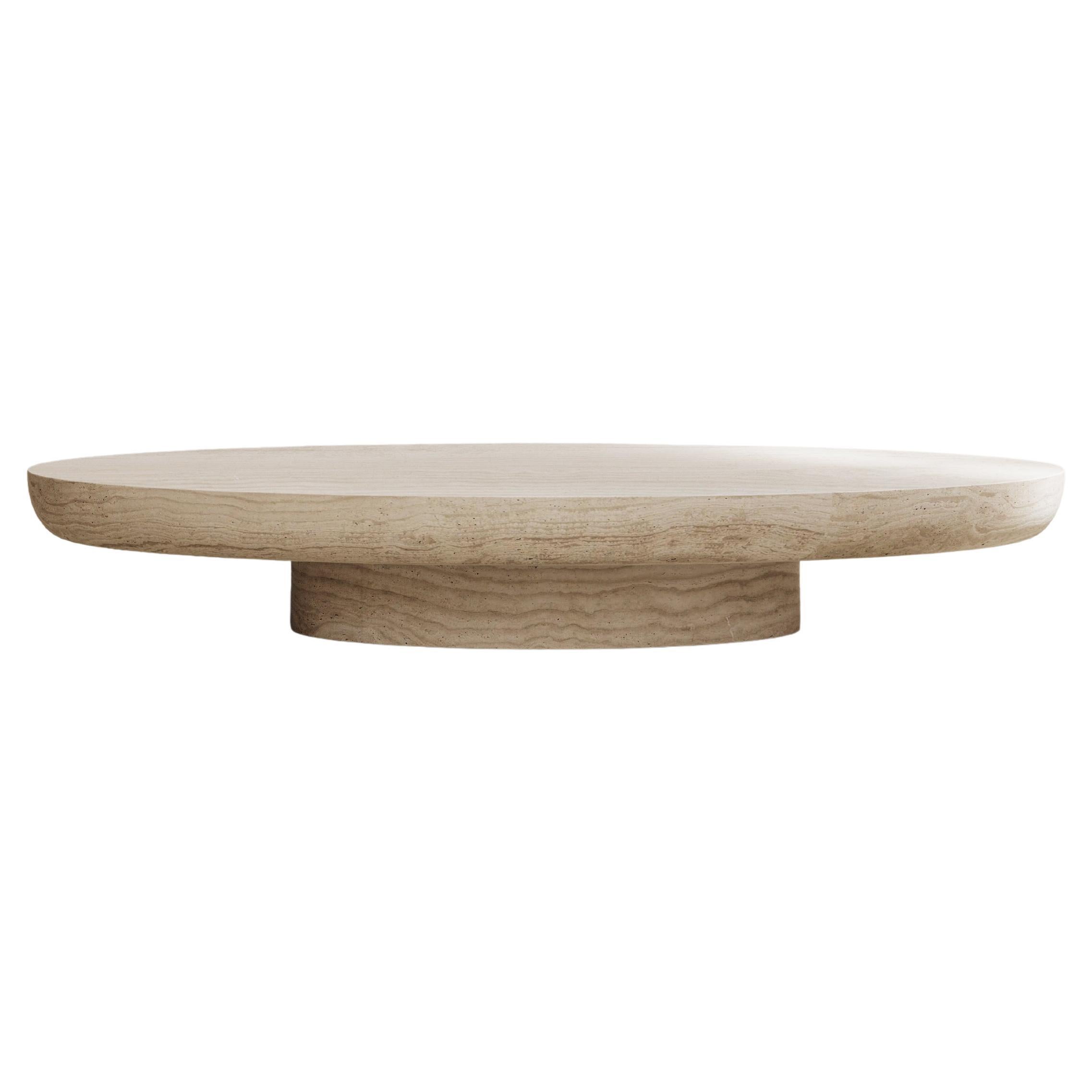 Table basse Kiss en travertin Classico Alabastrino par Paloma Editions