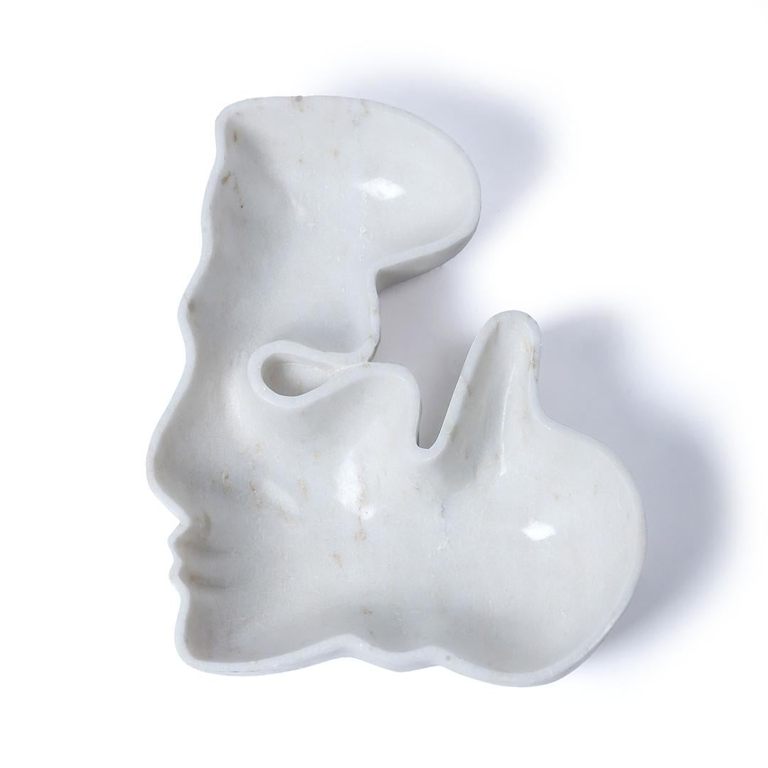 Italiano Bacio Uomo Ricevitore in marmo bianco di Jean Pascal Levy-Trumet in vendita