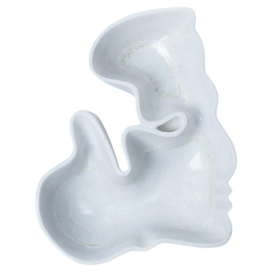 Bacio Uomo Ricevitore in marmo bianco di Jean Pascal Levy-Trumet