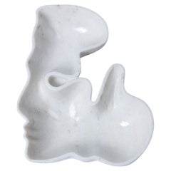 Bacio Uomo Ricevitore in marmo bianco di Jean Pascal Levy-Trumet