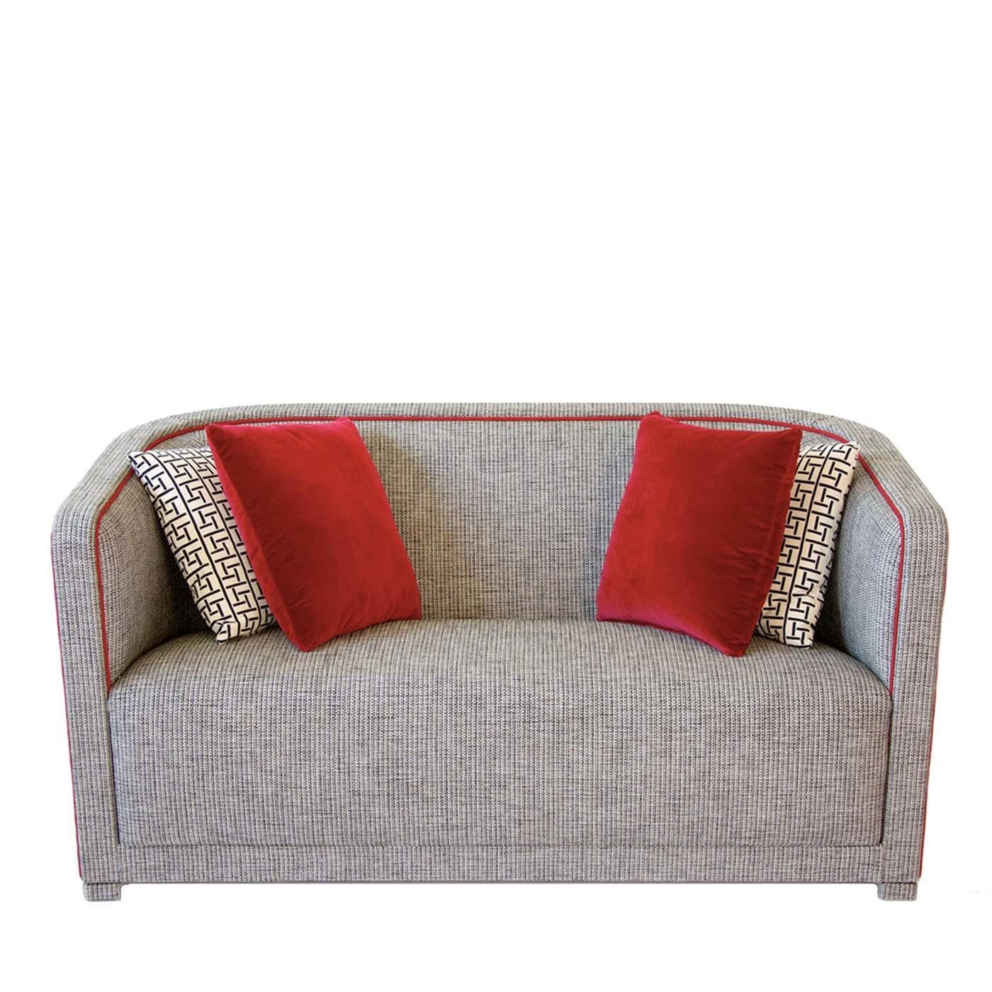 Kiss Me Loveseat In New Condition For Sale In Milan, IT
