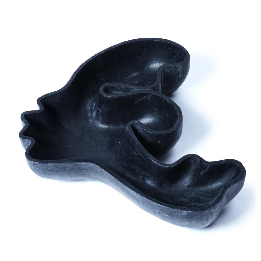Ricevitore di marmo nero Kiss Woman di Jean Pascal Levy-Trumet
Edizione limitata.
Dimensioni: D 42 x L 42 x H 10 cm.
Materiali: Marmo nero.

Disponibile in diverse opzioni di marmo Rajasthan o Rajnagar. Contattateci. 

Dopo essermi diplomata dopo 4