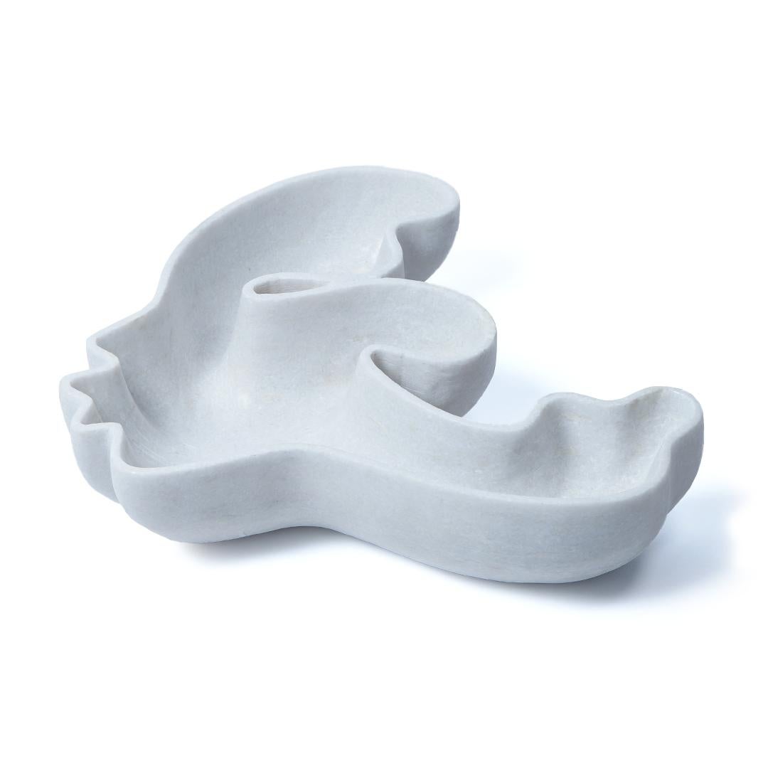 Kiss Frau, Weißer Marmor, Empfänger von Jean Pascal Levy-Trumet
Limitierte Auflage.
Abmessungen: D 42 x B 42 x H 10 cm.
MATERIALIEN: Weißer Marmor.

Erhältlich in verschiedenen Ausführungen aus Rajasthan- oder Rajnagar-Marmor. Bitte kontaktieren Sie