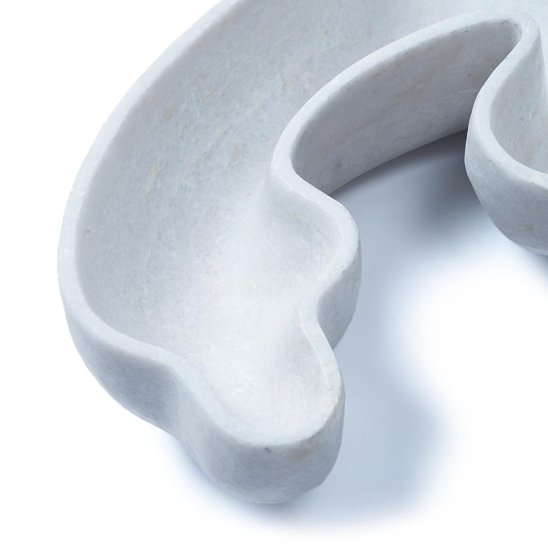 Postmoderno Bacio Donna Ricevitore in marmo bianco di Jean Pascal Levy-Trumet in vendita