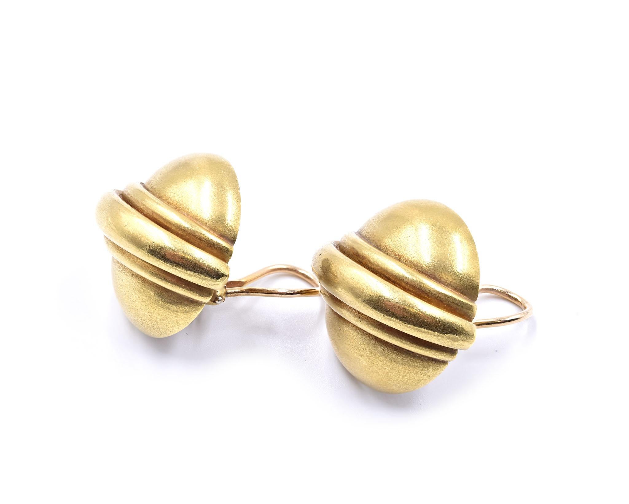 Designer: Kisselstein Cord
Material: 18K yellow gold
Weight: 34.07 grams

