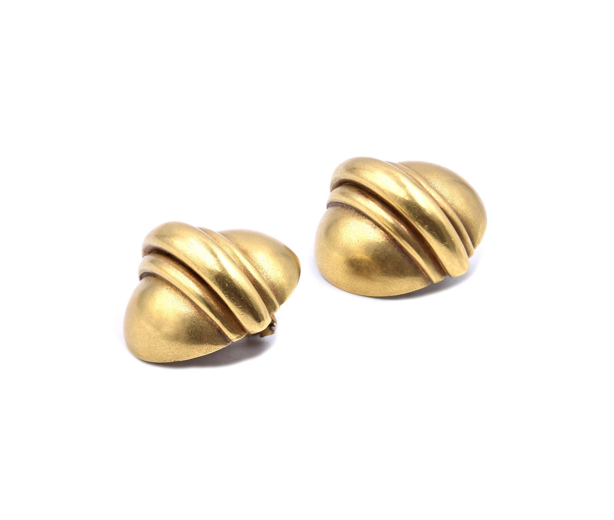 Kisselstein Cord 18 Karat Yellow Gold Button Earrings In Excellent Condition In Scottsdale, AZ
