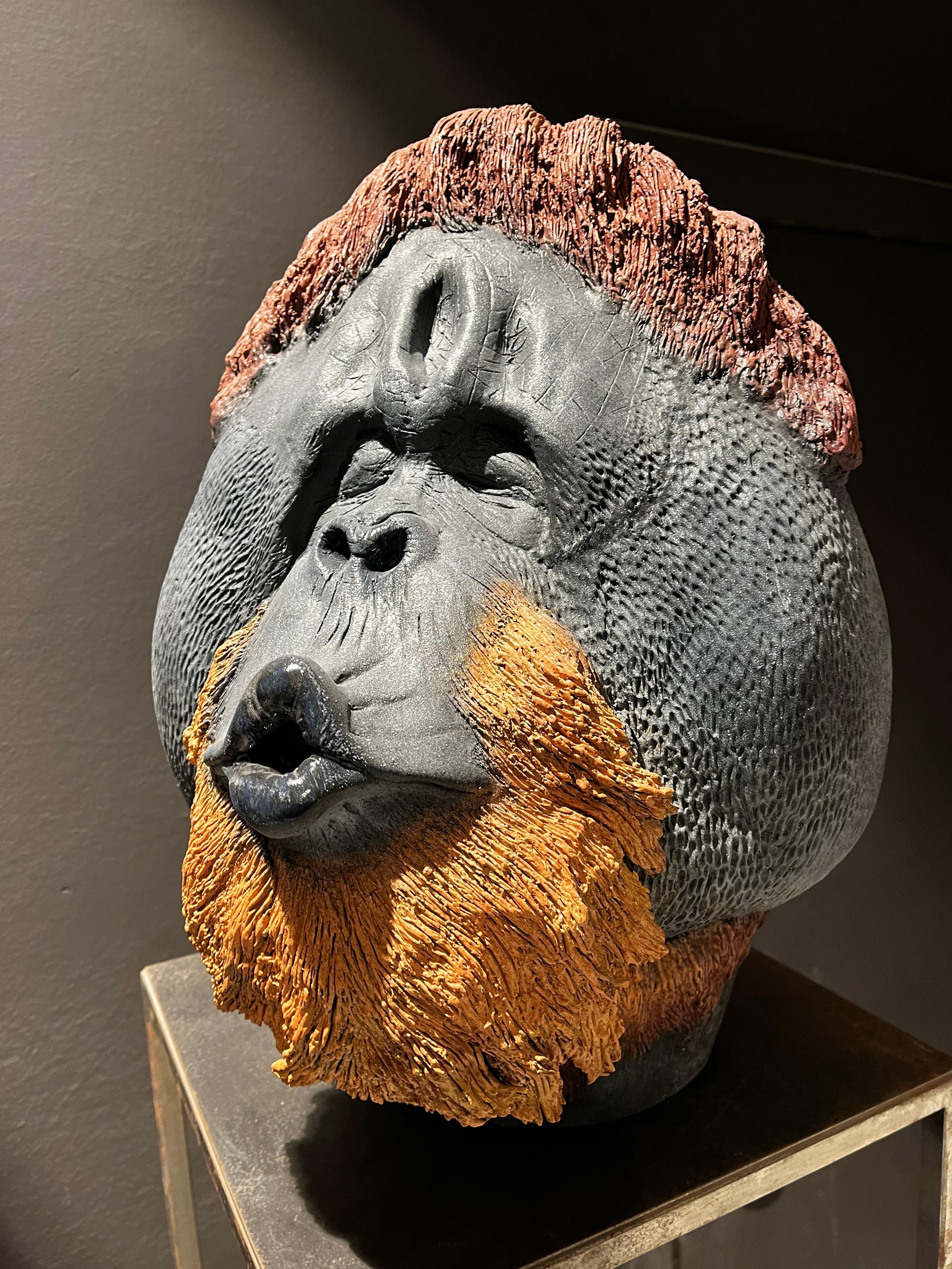 Kissing Chimpanzee, Tafelaufsatz aus Keramik, handgefertigtes Design in Italien, 2021 (Handgefertigt) im Angebot