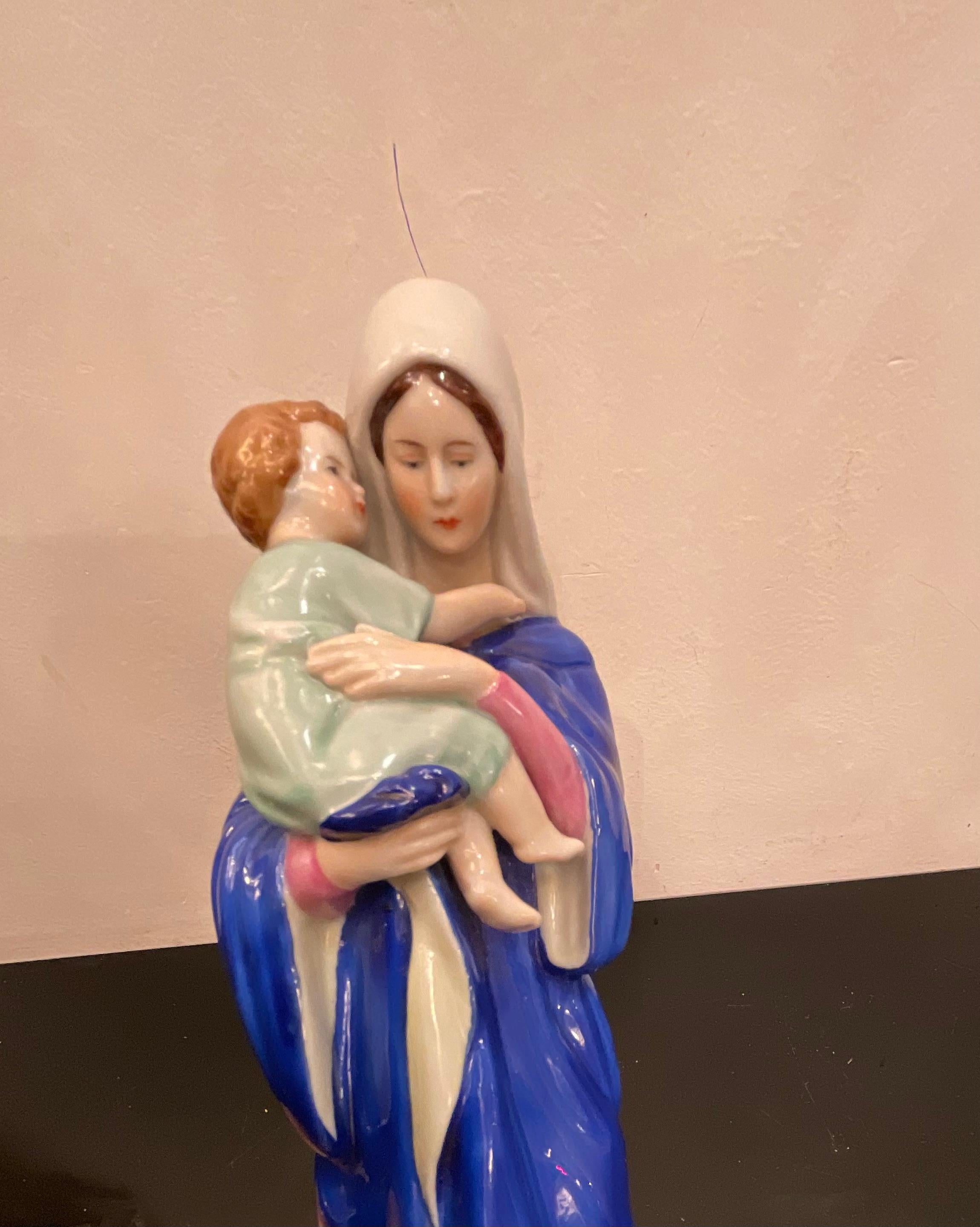 Madonna con bambino, porcellana della manifattura KISTER SCHEIBE ALSBACH , 
Made in Germany 1940.
E una porcellana dipinta a mano , in perfetto stato, non ha rotture ne restauri.