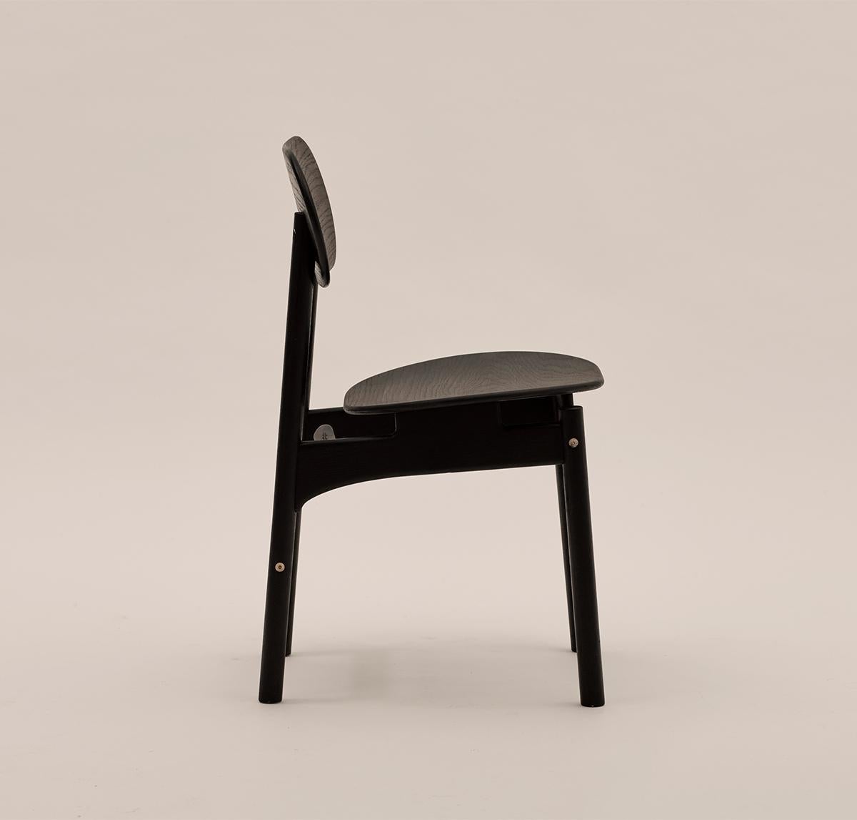 Characterized by elliptical forms, Frame Chair is an expression of comfort and well-balanced geometry. The confident relationship between skeleton, seat and backrest figures its presence gently.

It is a seating piece that presents the beauty of