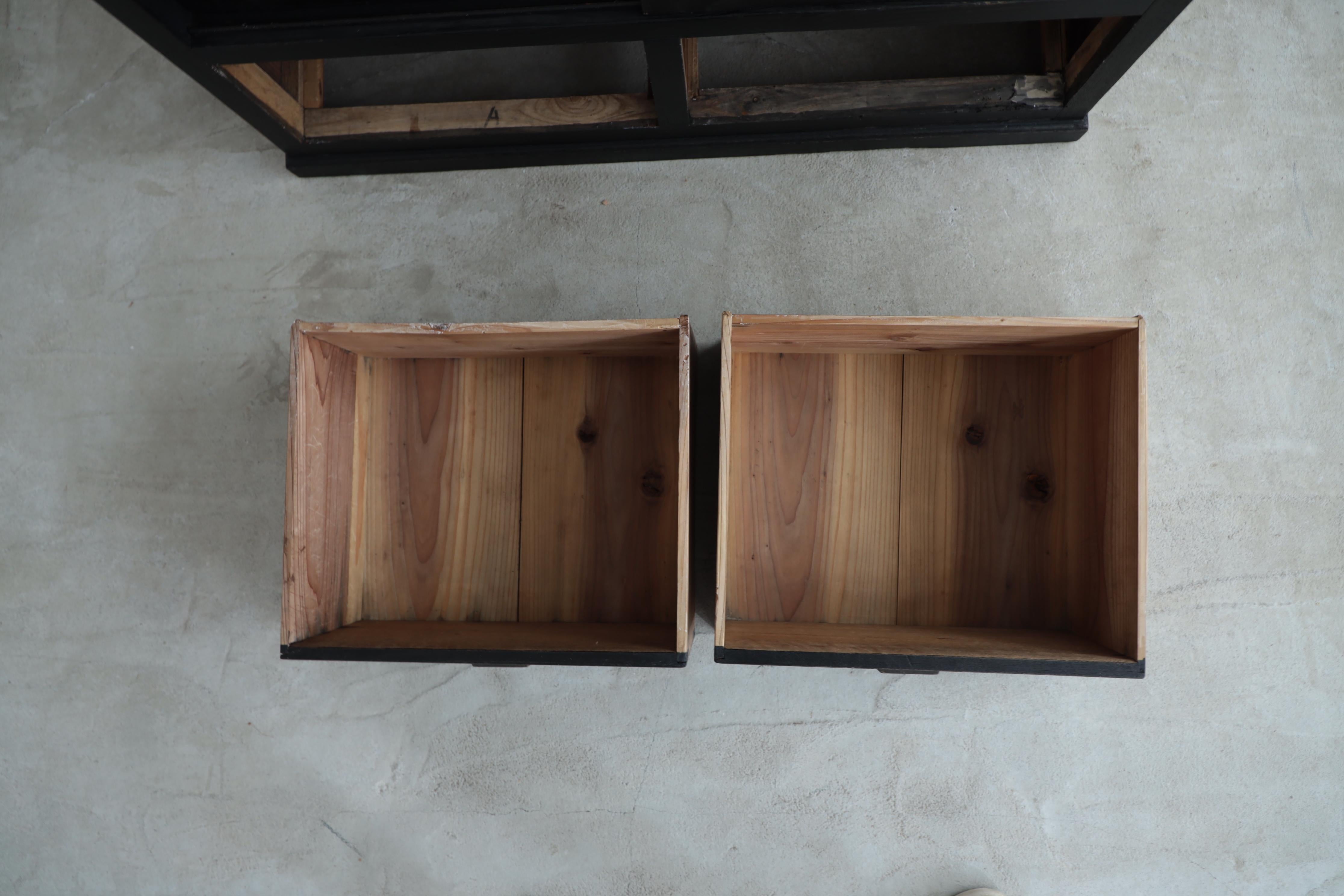 Cocina Armarios Negros, Antigüedades Japonesas, Almacenaje Tansu, Wabi Sabi, Japandi siglo XX en venta