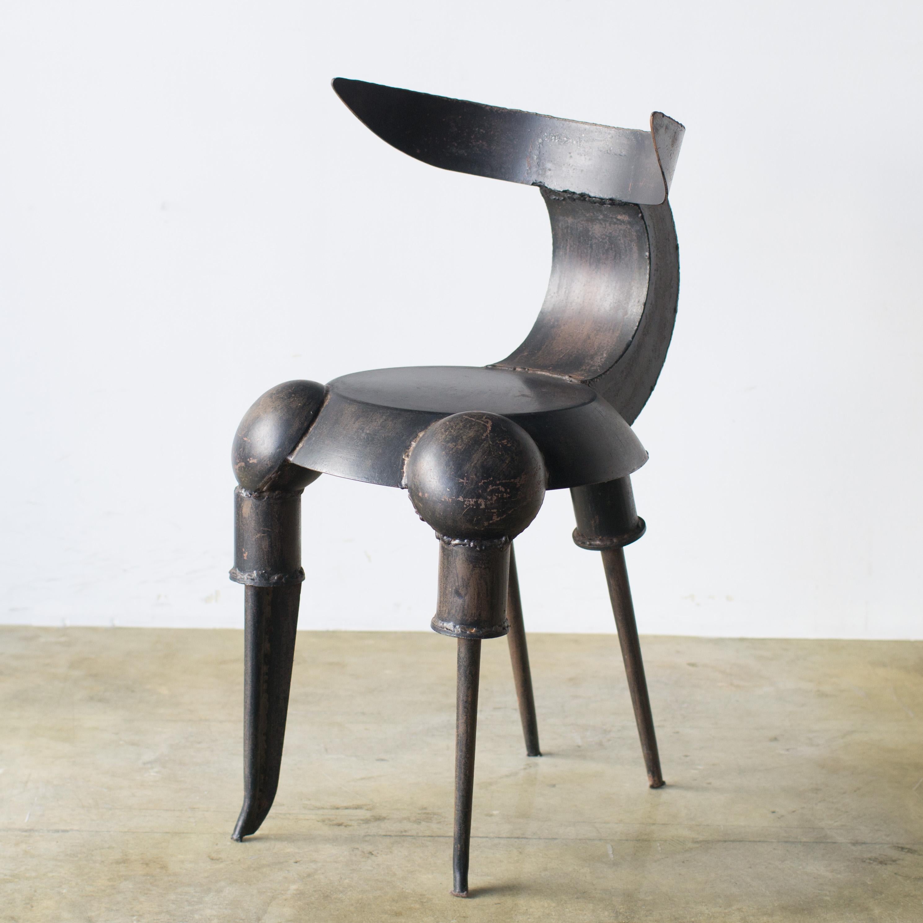 Kitchen chair designed by Tom Dixon. This chair was made of flying pan and Chinese ladle. So named Kitchen chair. One of representing chair of designers early works. Also one of historical design piece in creative salvage movement in the 80s UK.