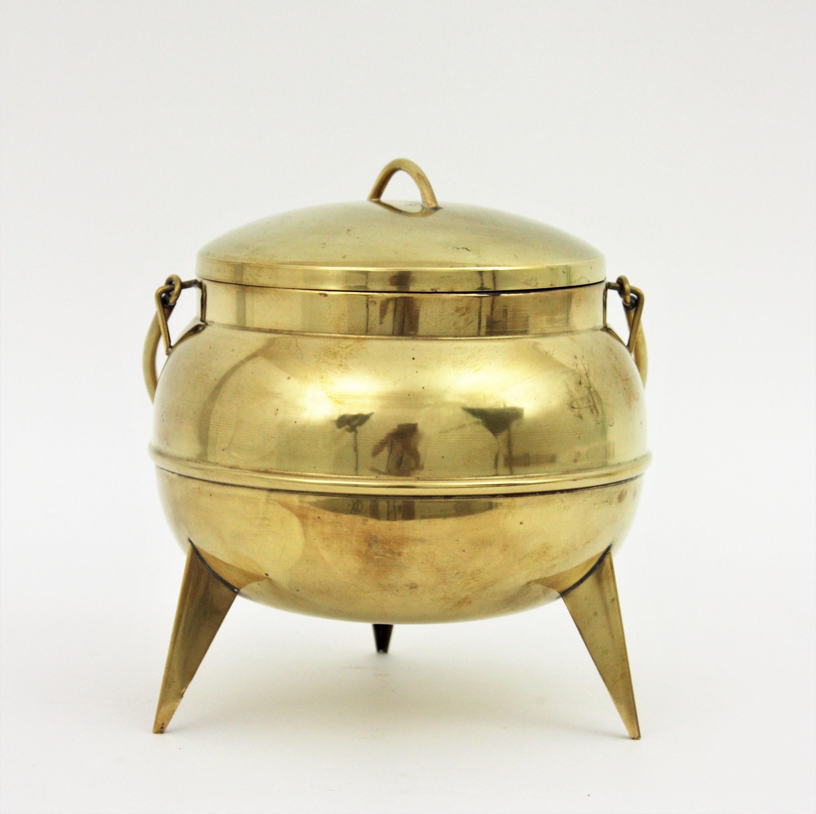 Midcentury Kitchen Pot Shaped Ice Bucket in Brass For Sale 2