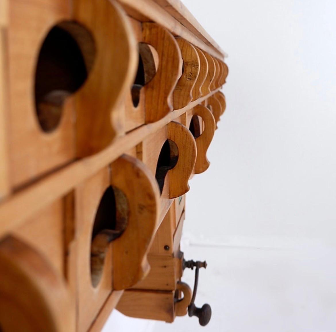 Kitchen rack / Archelle in sherry wood with 18 drawers and coffee grinder

Wear Consistent with age and use

Guillerme et Chambron Style - Mid-Century
Measures : 181cmx24,5cm H:56cm 
Material : Wood - Ceramic 