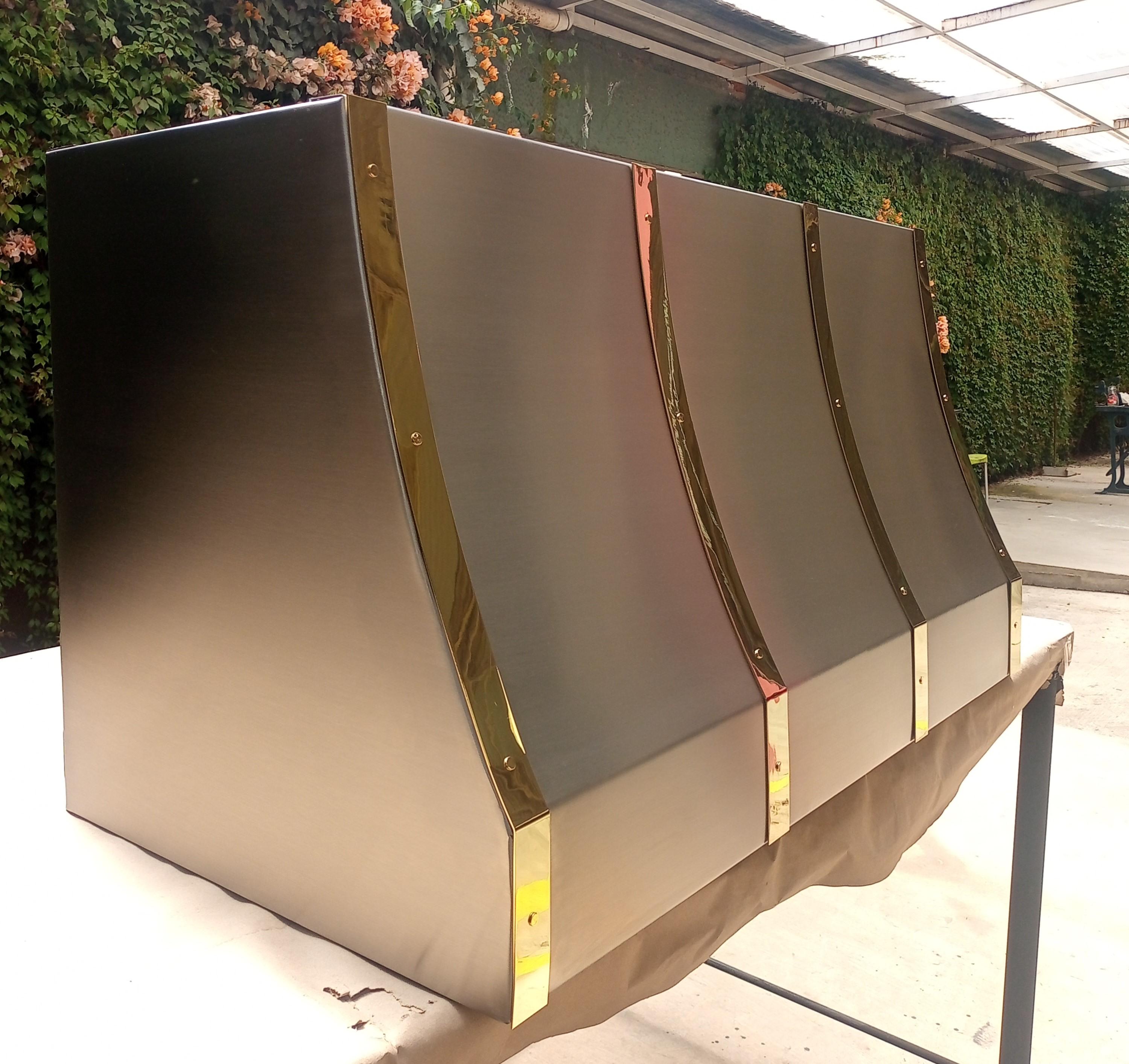 Kitchen Range Hood in Brass and Stainless Steel - EUGENE - Amoretti Brothers For Sale 1