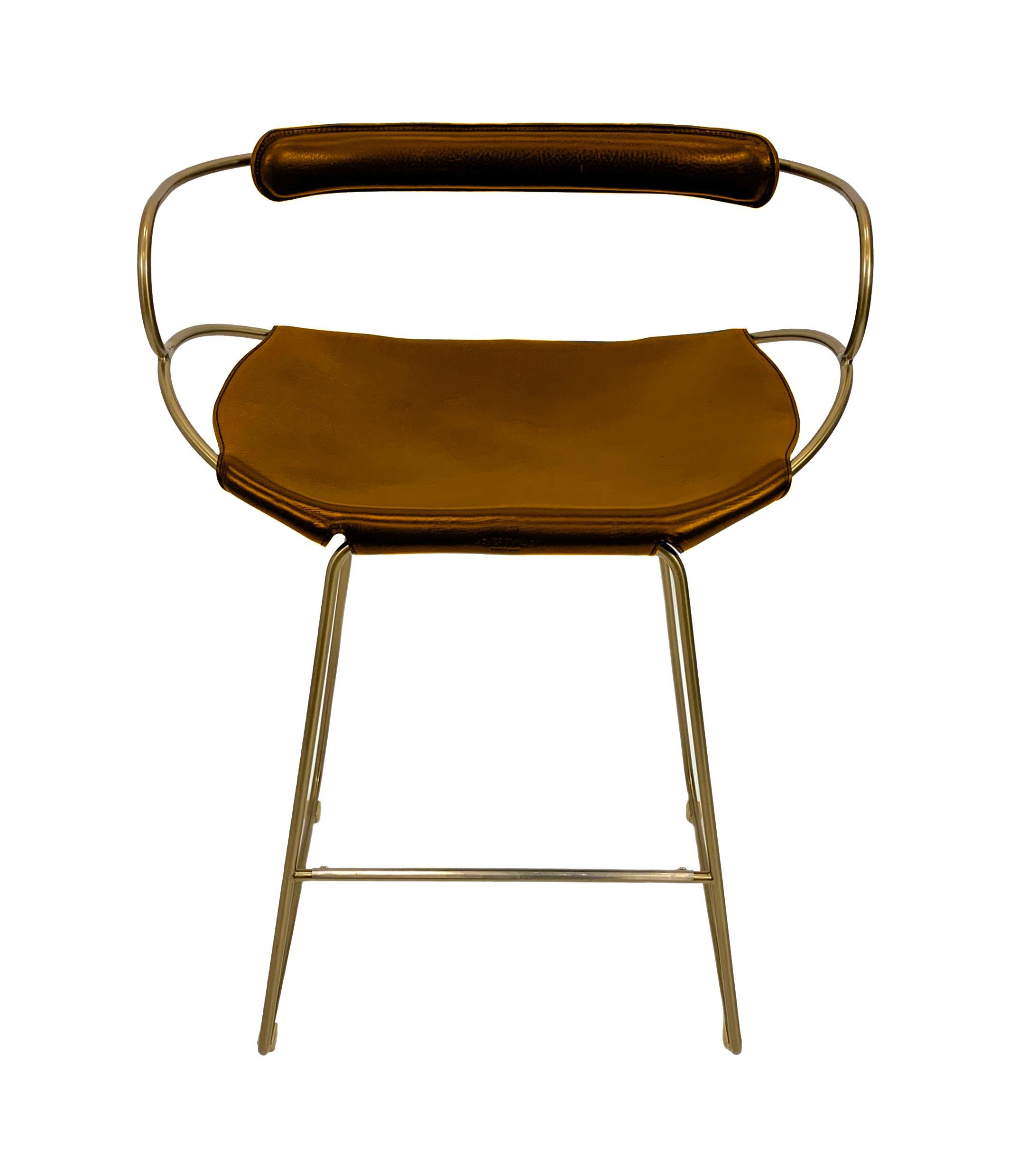 The Hug contemporary counter stool with backrest is designed and conceived with a light aesthetic, the slight oscillation of the steel rod of 12 mm is complemented by the flexibility of the double 3.5 mm thick leather. When sitting in this furniture