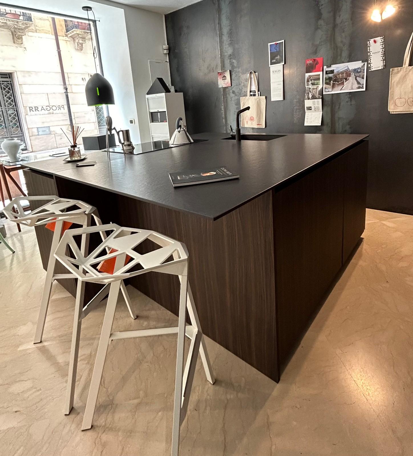 Cocina con isla y electrodomésticos incluidos Meson's M2 Goccia Italiano en venta