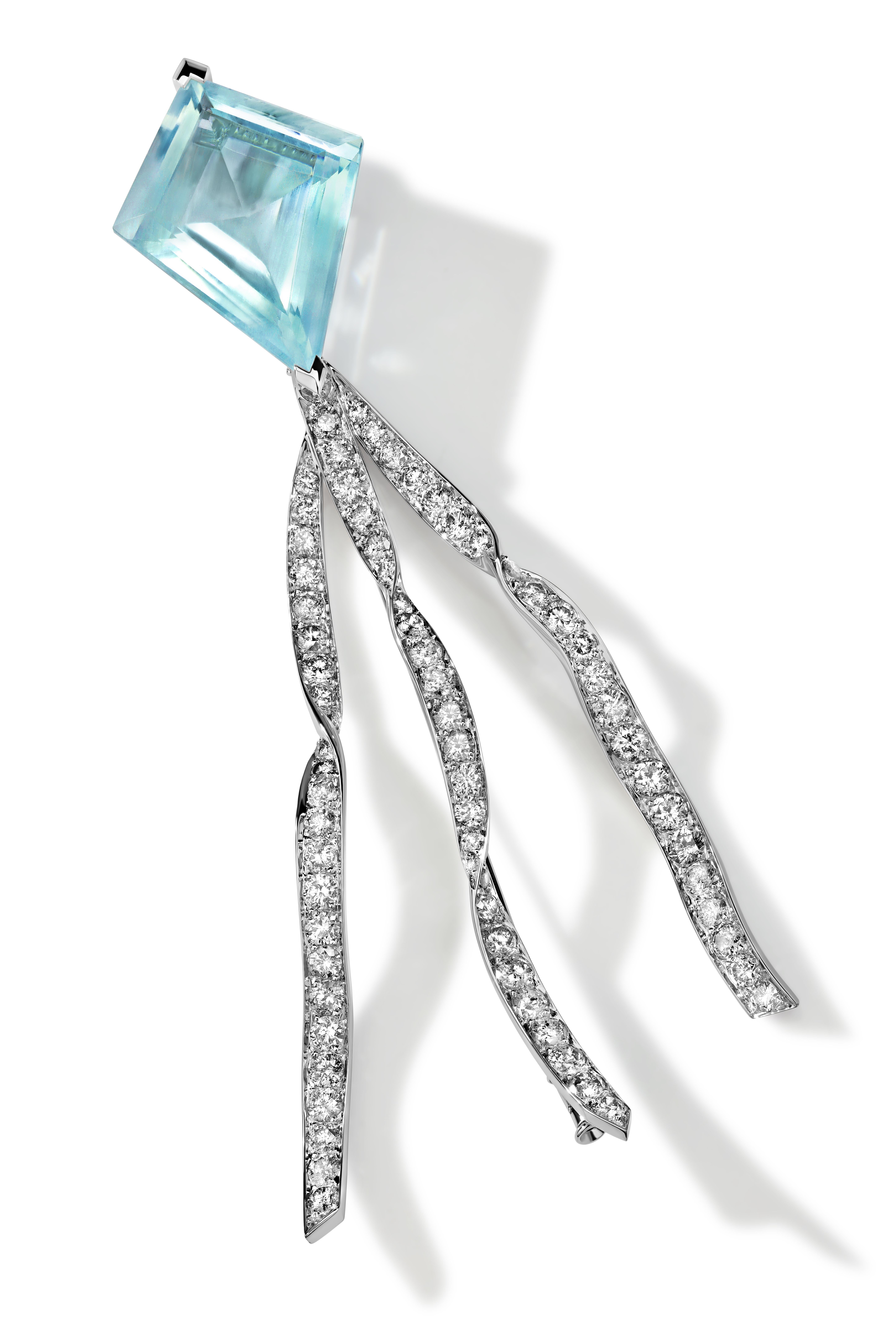 Aesthetic Movement Freedom Aquamarine brooch white gold Blue beryl 23 carats For Sale