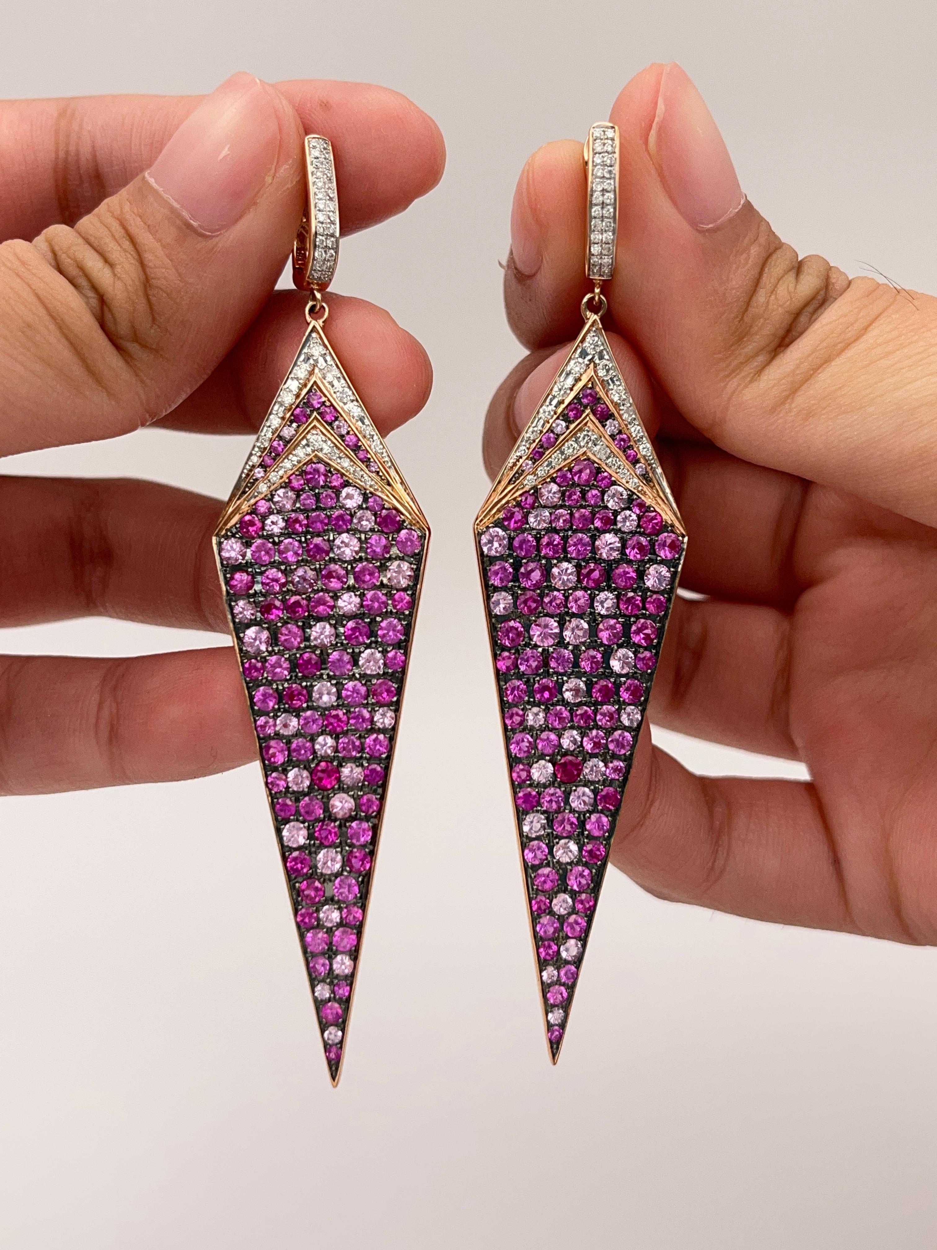 Art déco Boucles d'oreilles Kite en or 18 carats avec saphirs roses et diamants en vente
