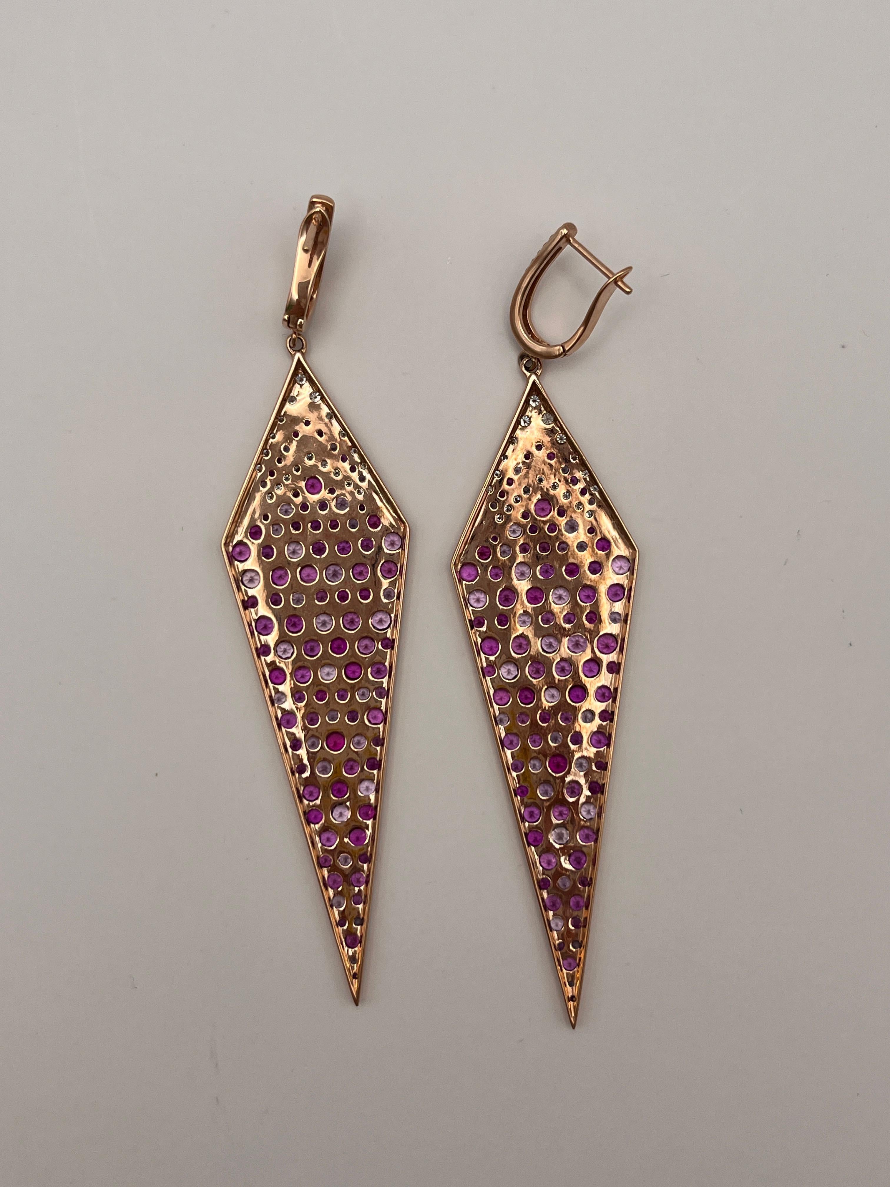 Taille brillant Boucles d'oreilles Kite en or 18 carats avec saphirs roses et diamants en vente