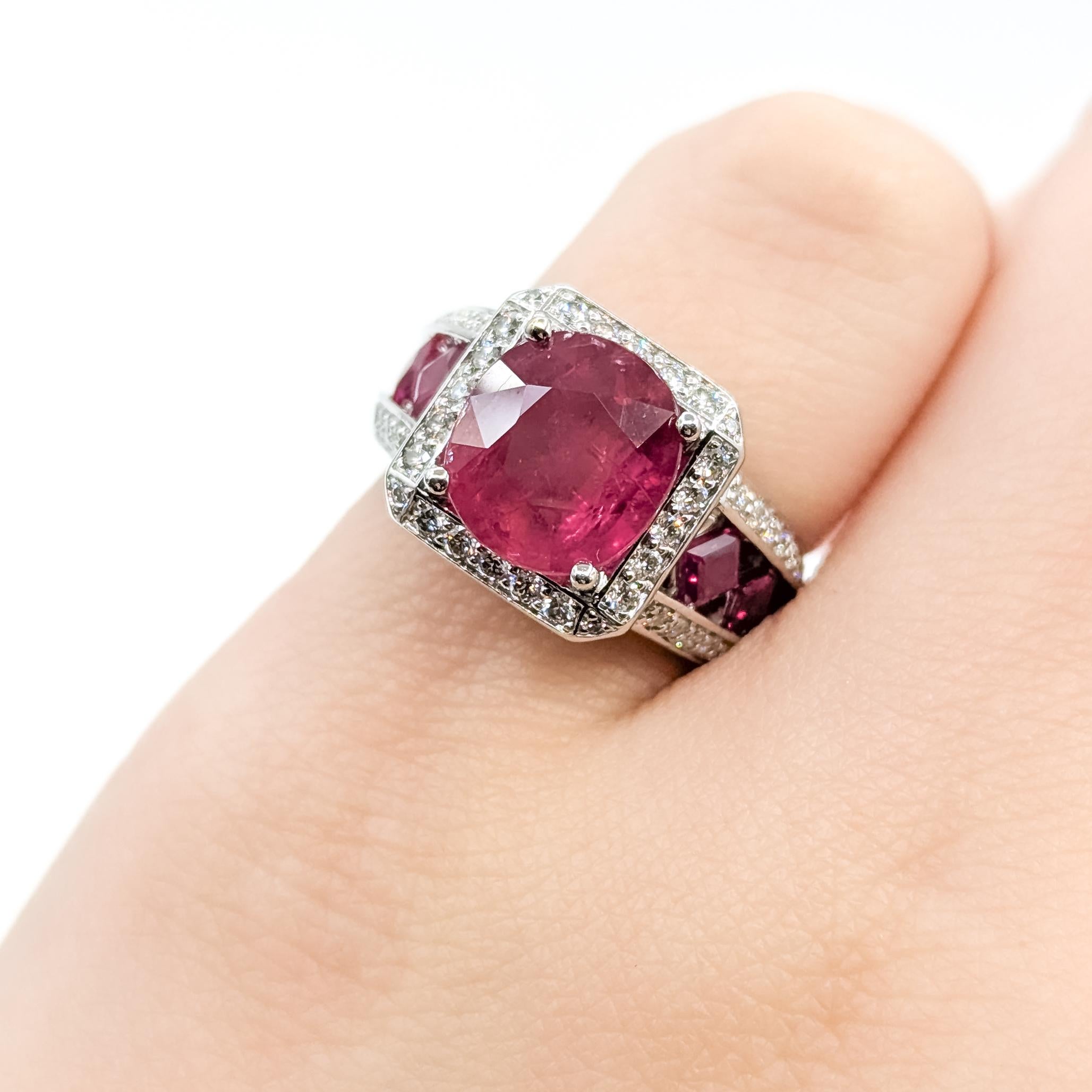 Kite-Set Ruby & Diamond Ring in 18k In Excellent Condition For Sale In Bloomington, MN