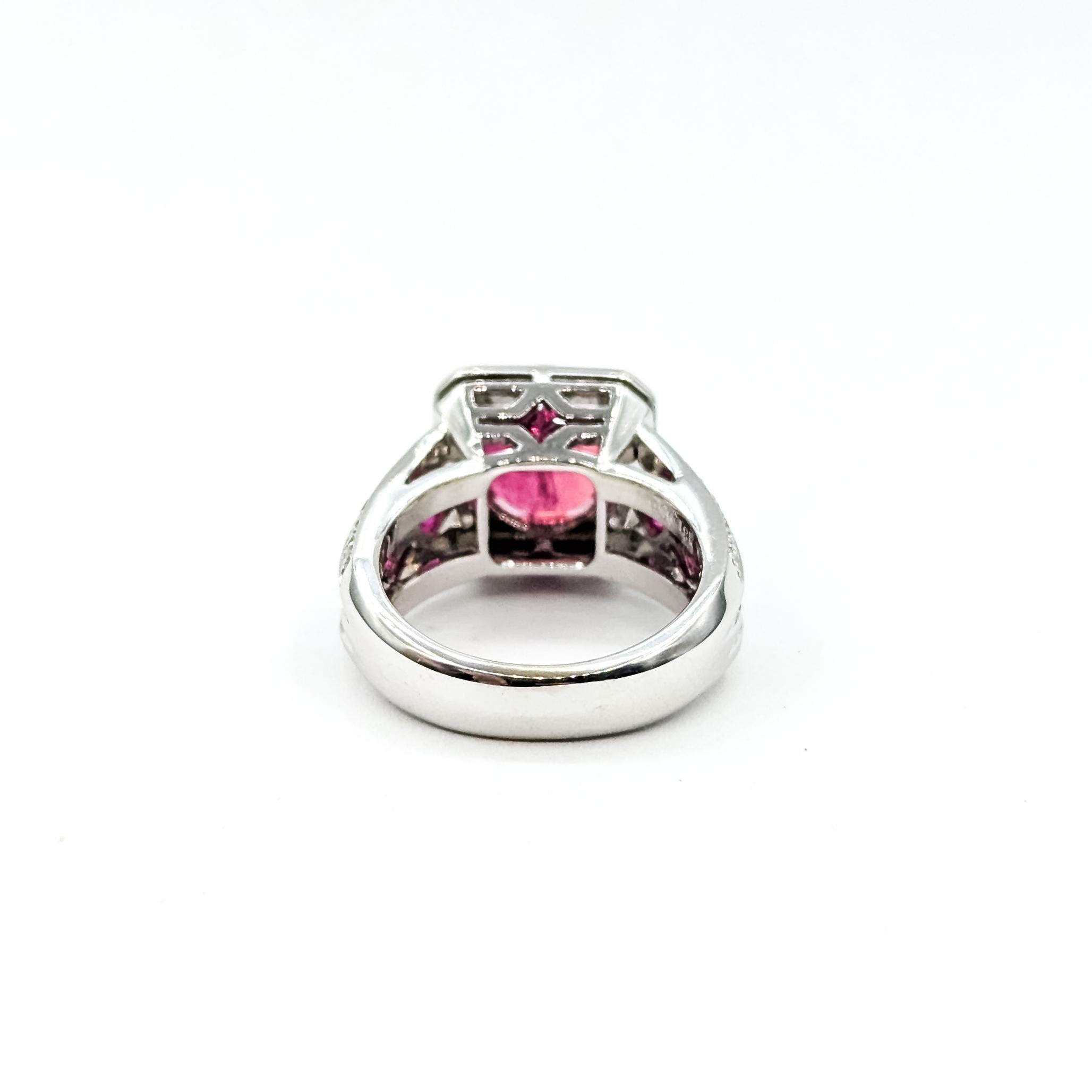 Kite-Set Ruby & Diamond Ring in 18k For Sale 2