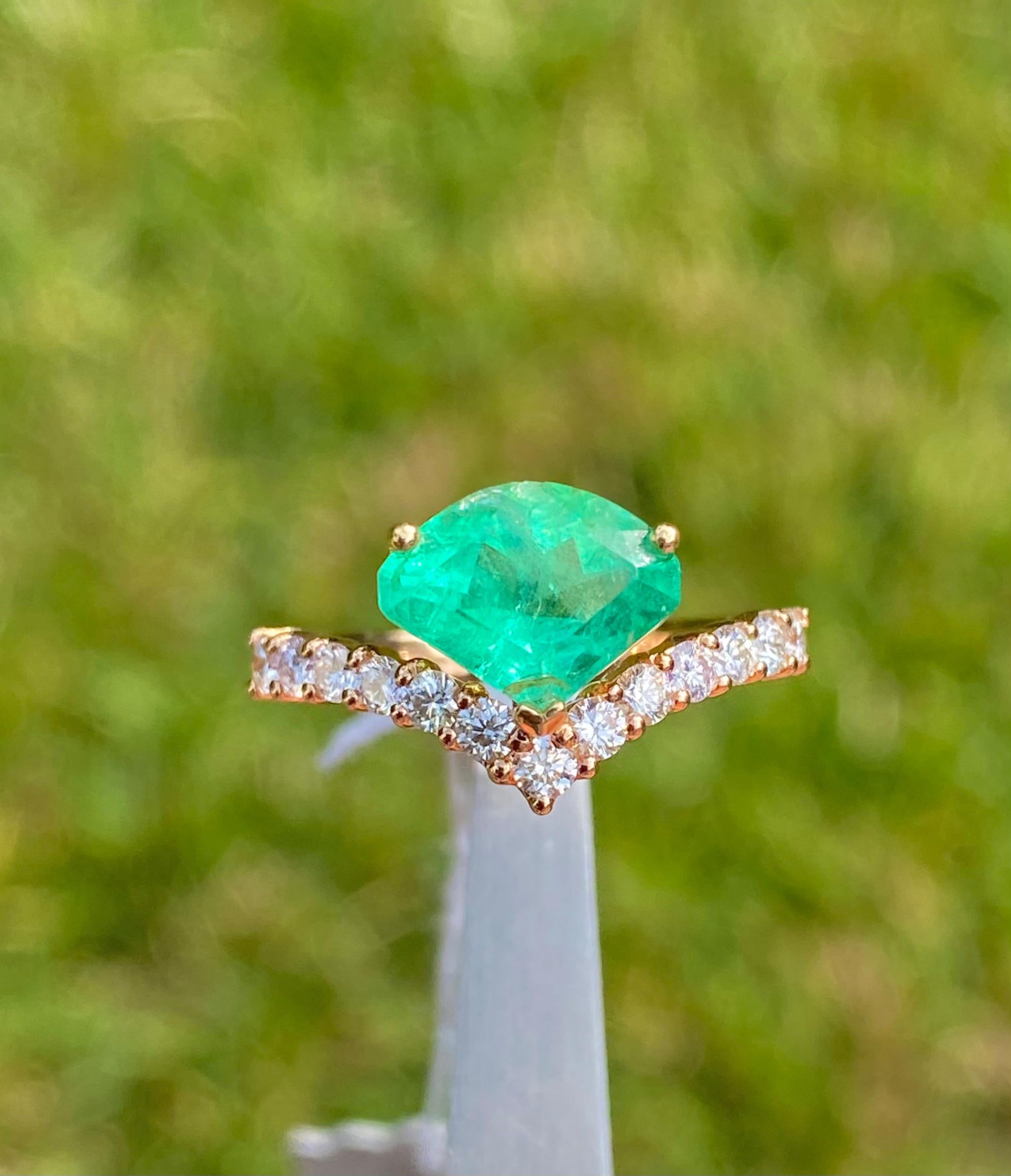 ✔ Natural Emerald and Diamonds
✔ Gold Karat: 18k
✔ Emerald Shape: Kite (Fancy Cut)
✔ Emerald Weight: 1.37 (white gold)
✔ Emerald Origin: Colombia
✔ Diamonds: 13 Diamonds, 0.38 carats total
✔ Ring Weight: 2.59 grams
✔ Ring Size: 6 1/2 U.S.