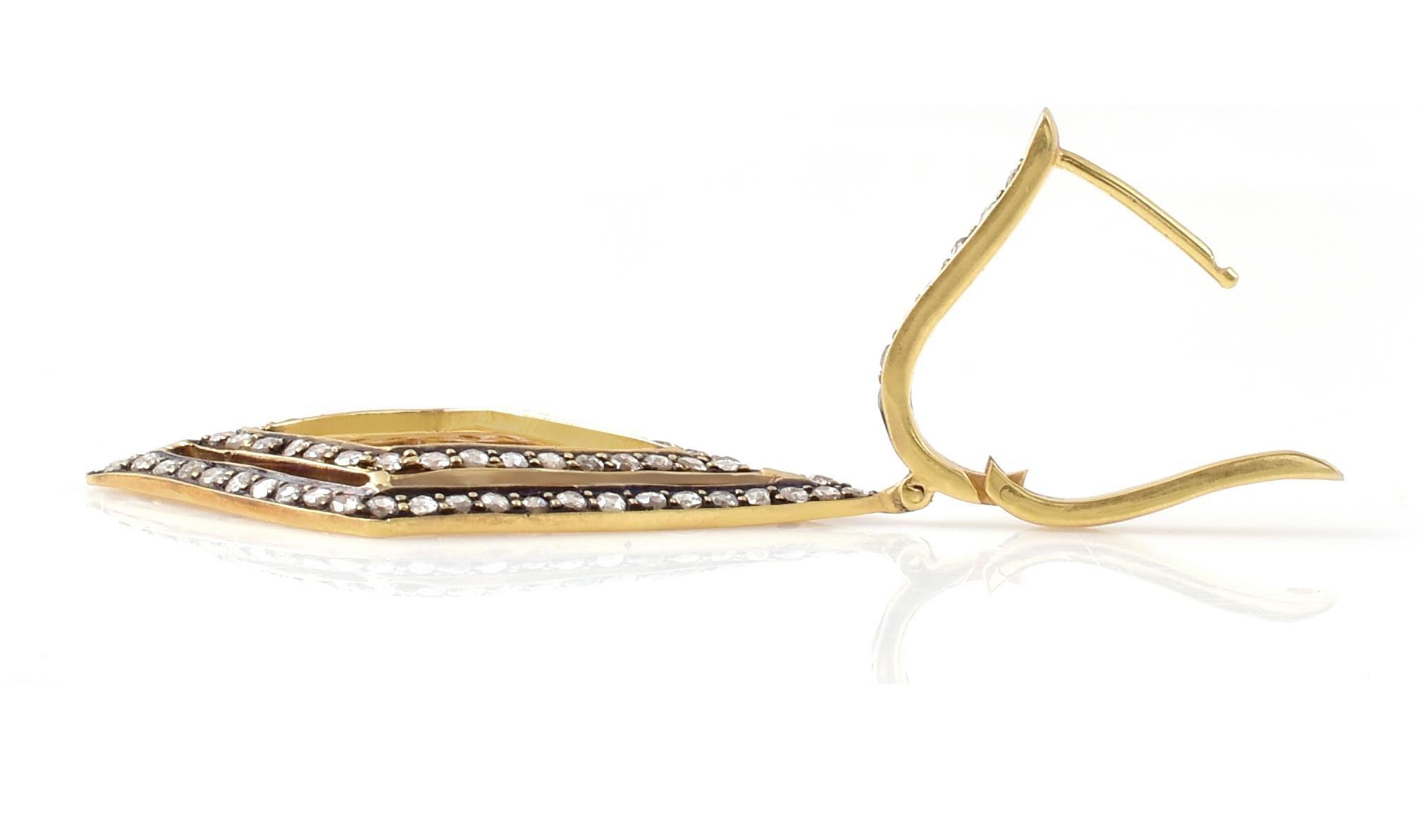 Women's Kite-Shape Diamond Dangle Earrings in Contemporary Victorian Style For Sale