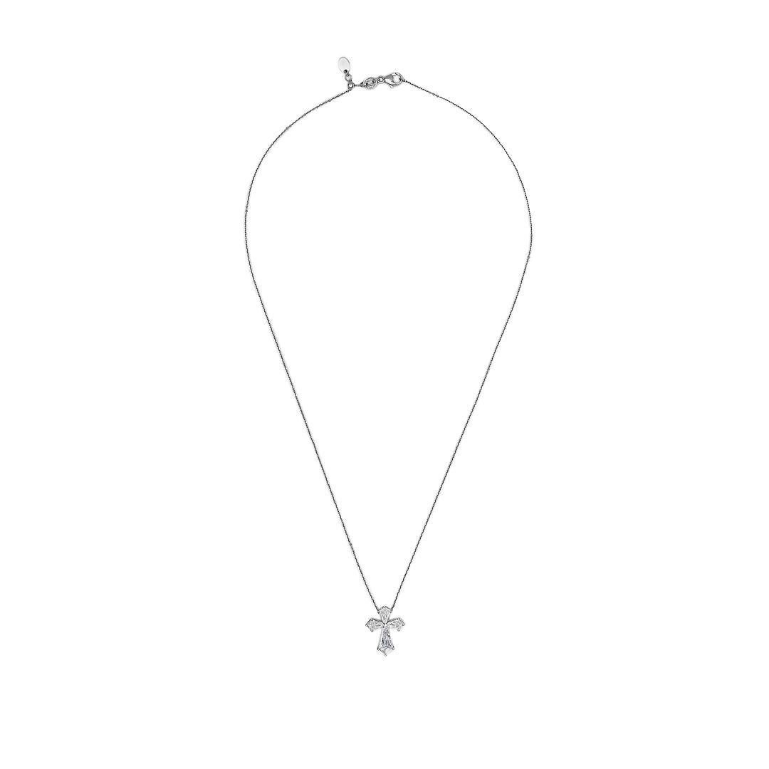 Elegia il tuo stile con l'eleganza senza tempo di questa squisita collana con ciondolo a forma di aquilone e diamanti in platino. Realizzato in lussuoso platino, questo pendente emana raffinatezza e grazia.
Impreziosito da diamanti scintillanti per