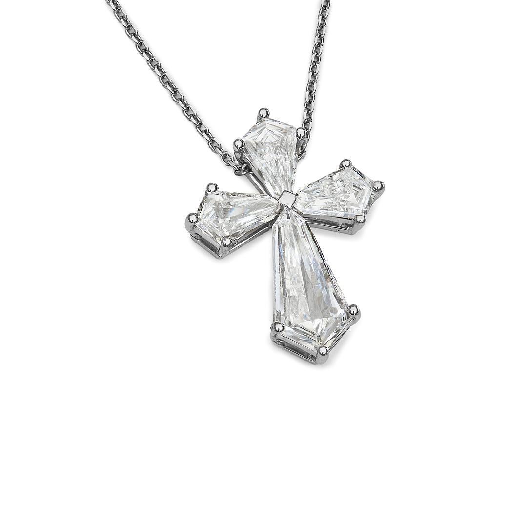 Modernista Ciondolo a forma di aquilone con diamante in platino in vendita