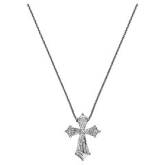 Pendentif croix en forme de cerf-volant en platine et diamant