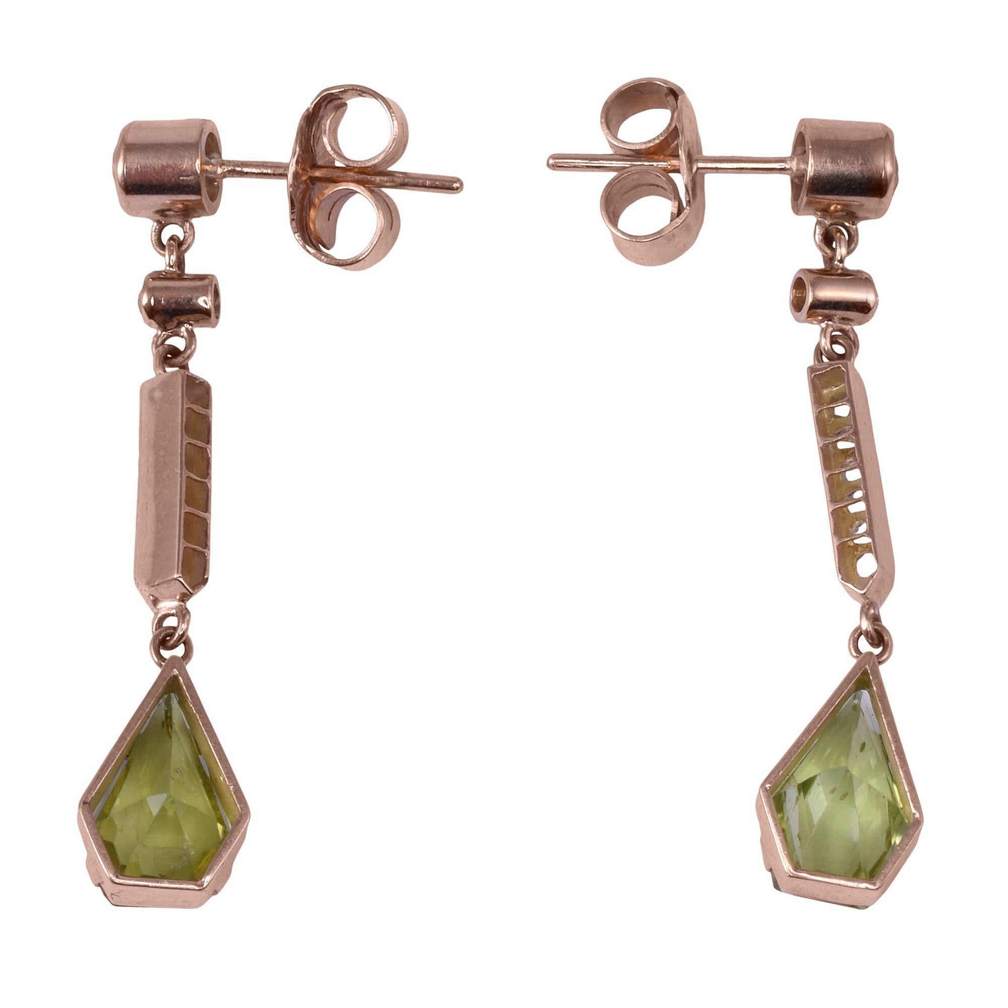 Kite Shaped Peridot Earrings In Good Condition In Solvang, CA