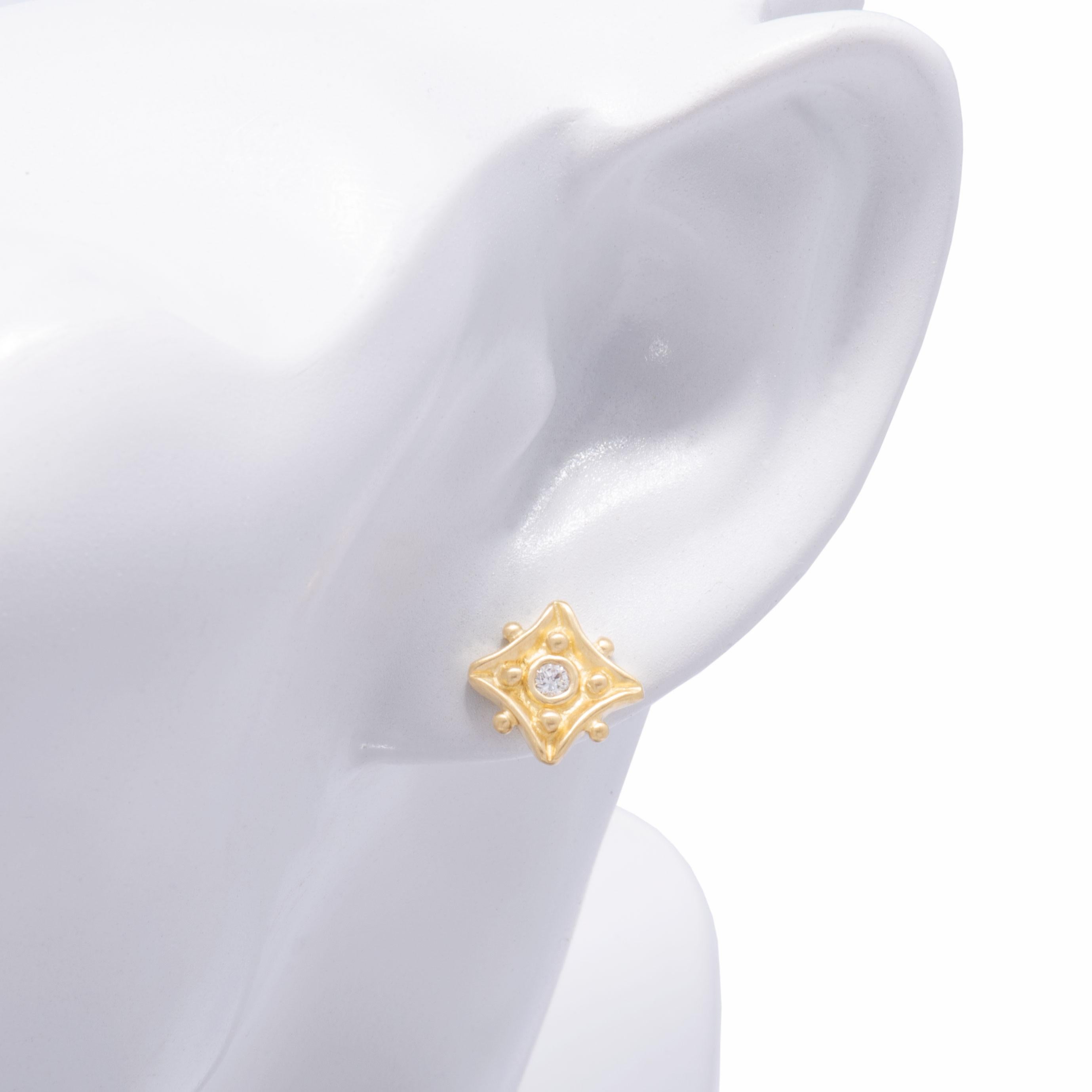 Contemporary Kite Stud Earrings with Diamonds in 18 Karat Gold For Sale