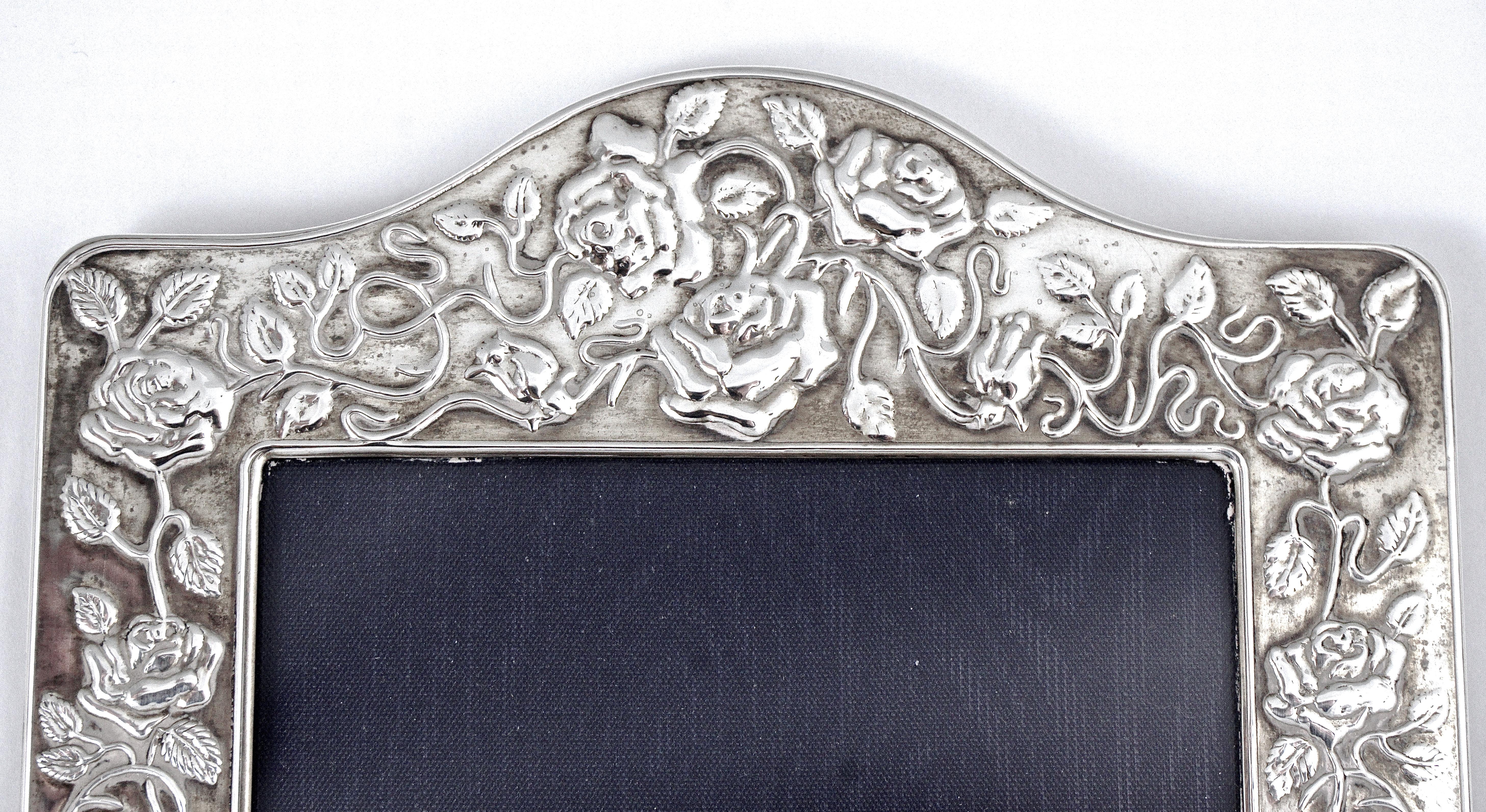 Kitney & Co Paar englische Sterling Silber Fotorahmen mit Rosen 1990s (Schwarz)