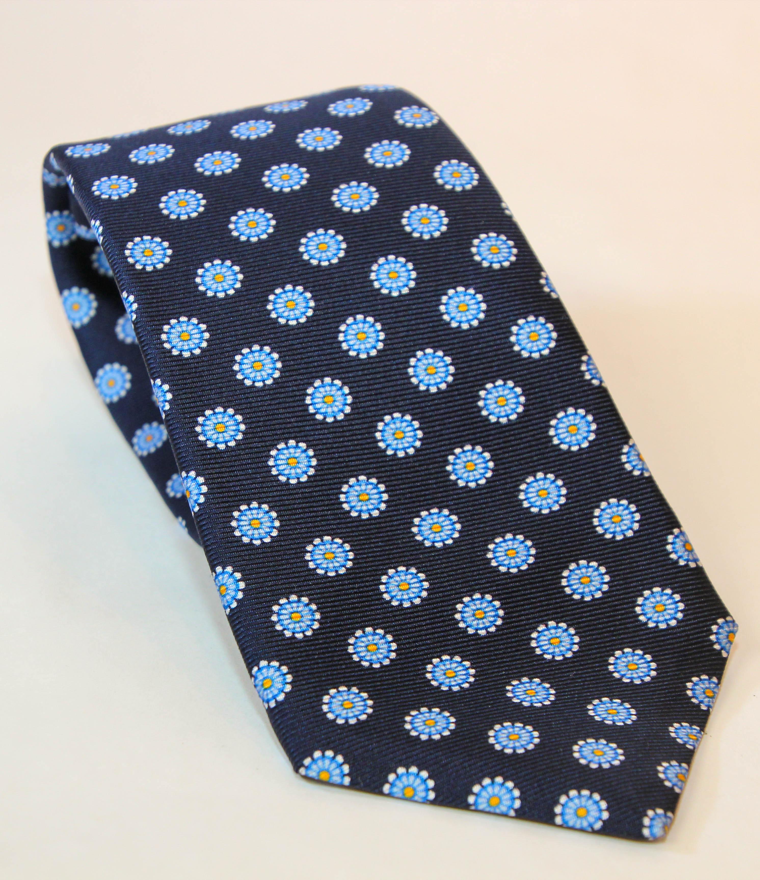 KITON Cravate en soie bleue fabriquée en Italie en vente 6
