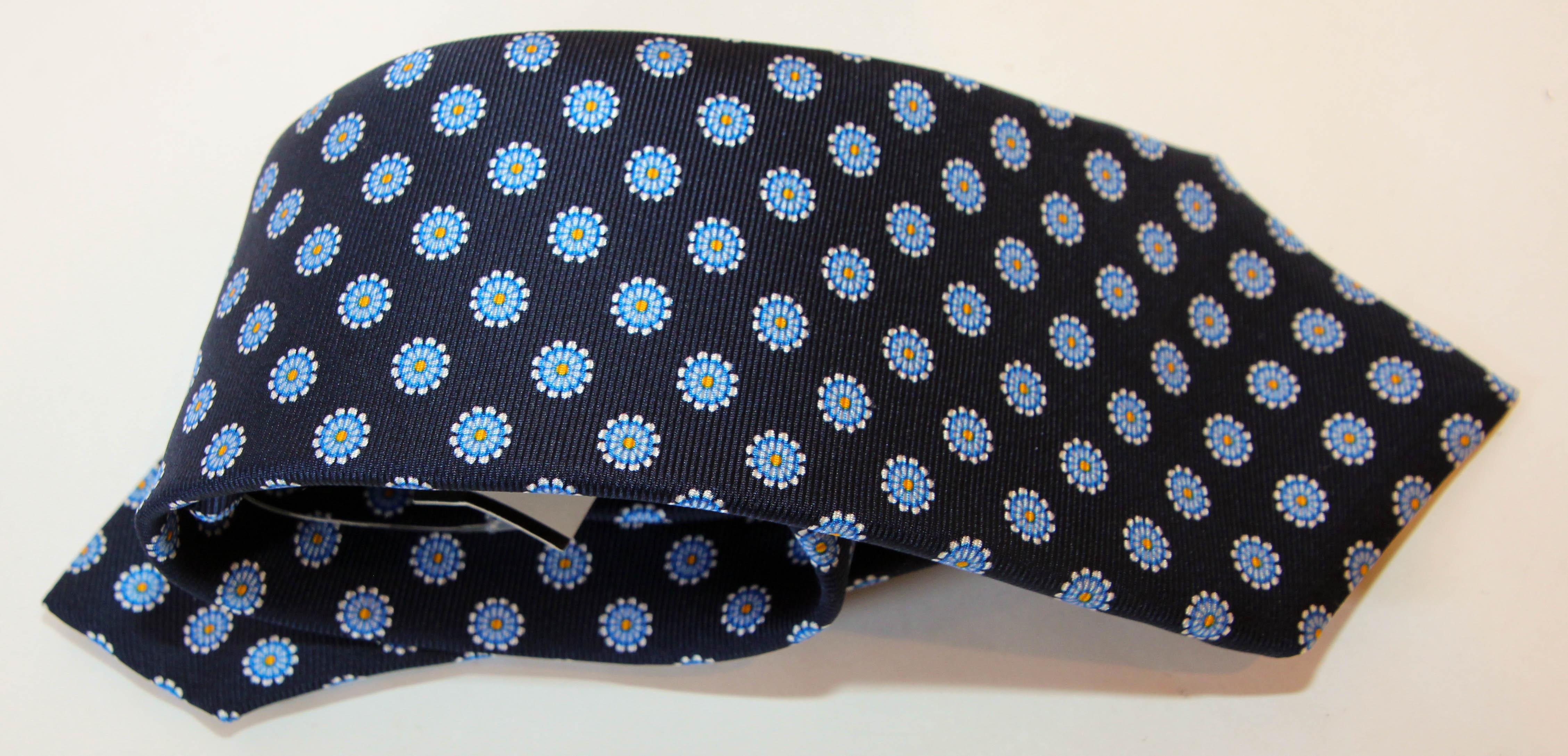 KITON Cravate en soie bleue fabriquée en Italie en vente 2