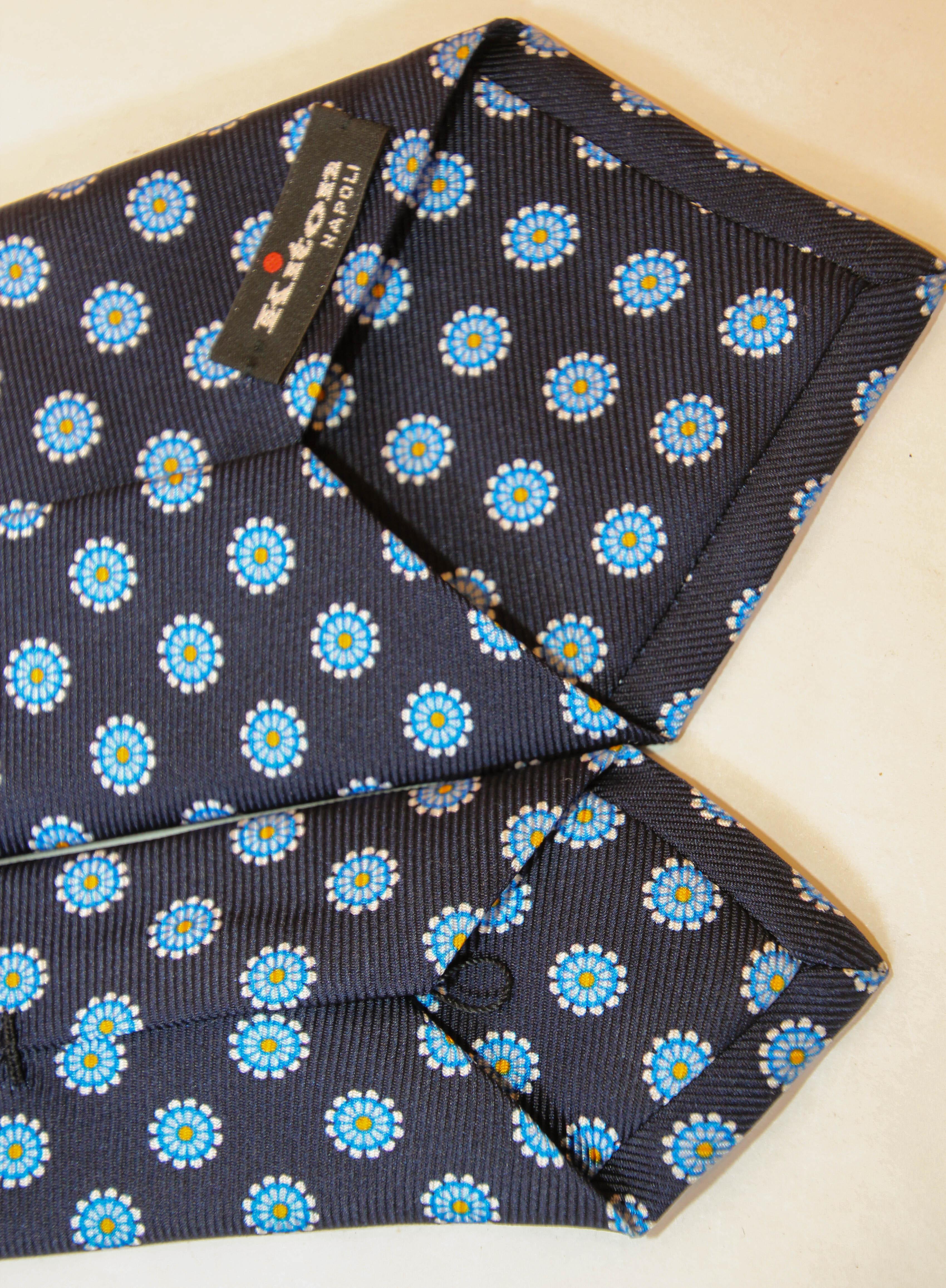 KITON Cravate en soie bleue fabriquée en Italie en vente 3