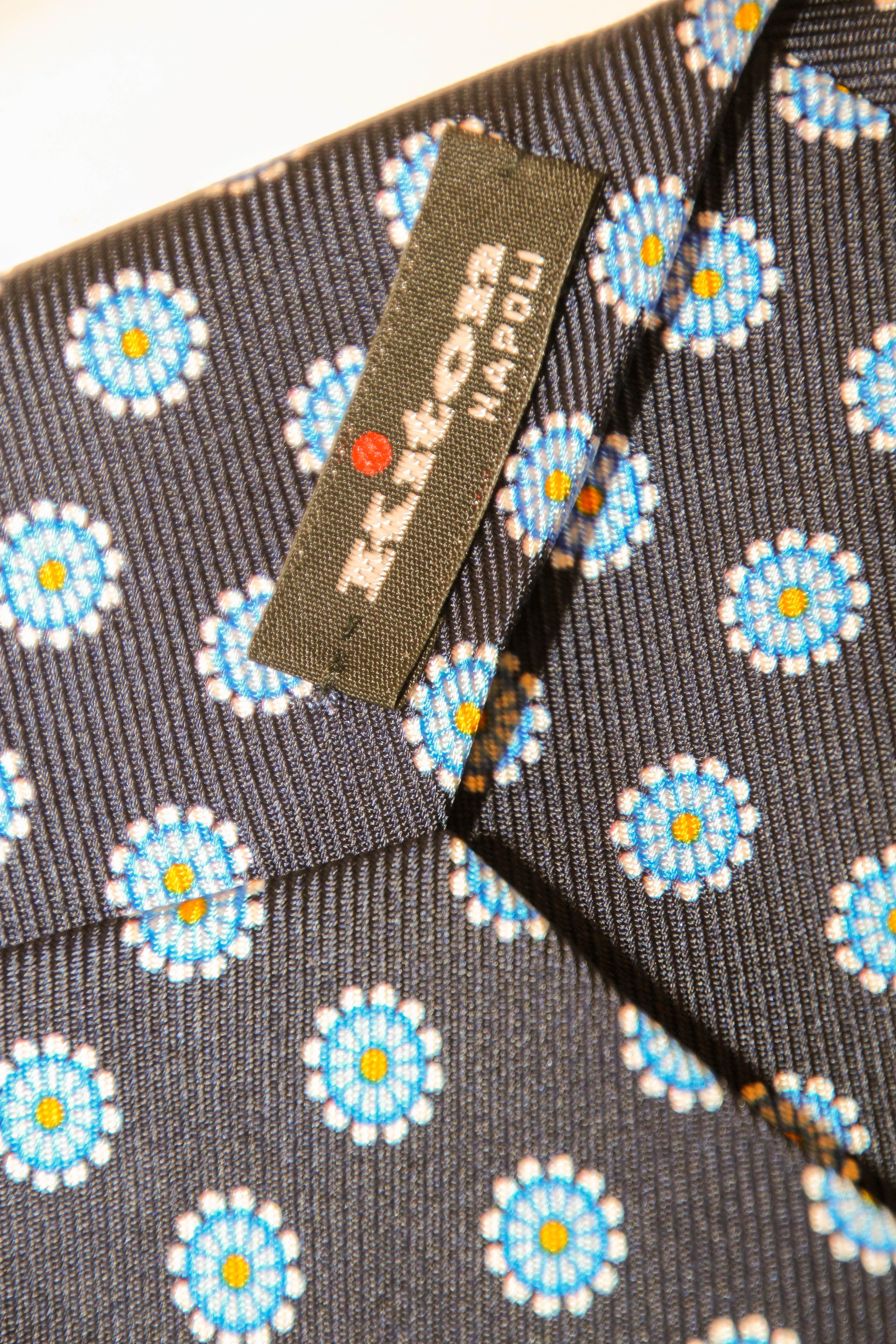 KITON Cravate en soie bleue fabriquée en Italie en vente 4