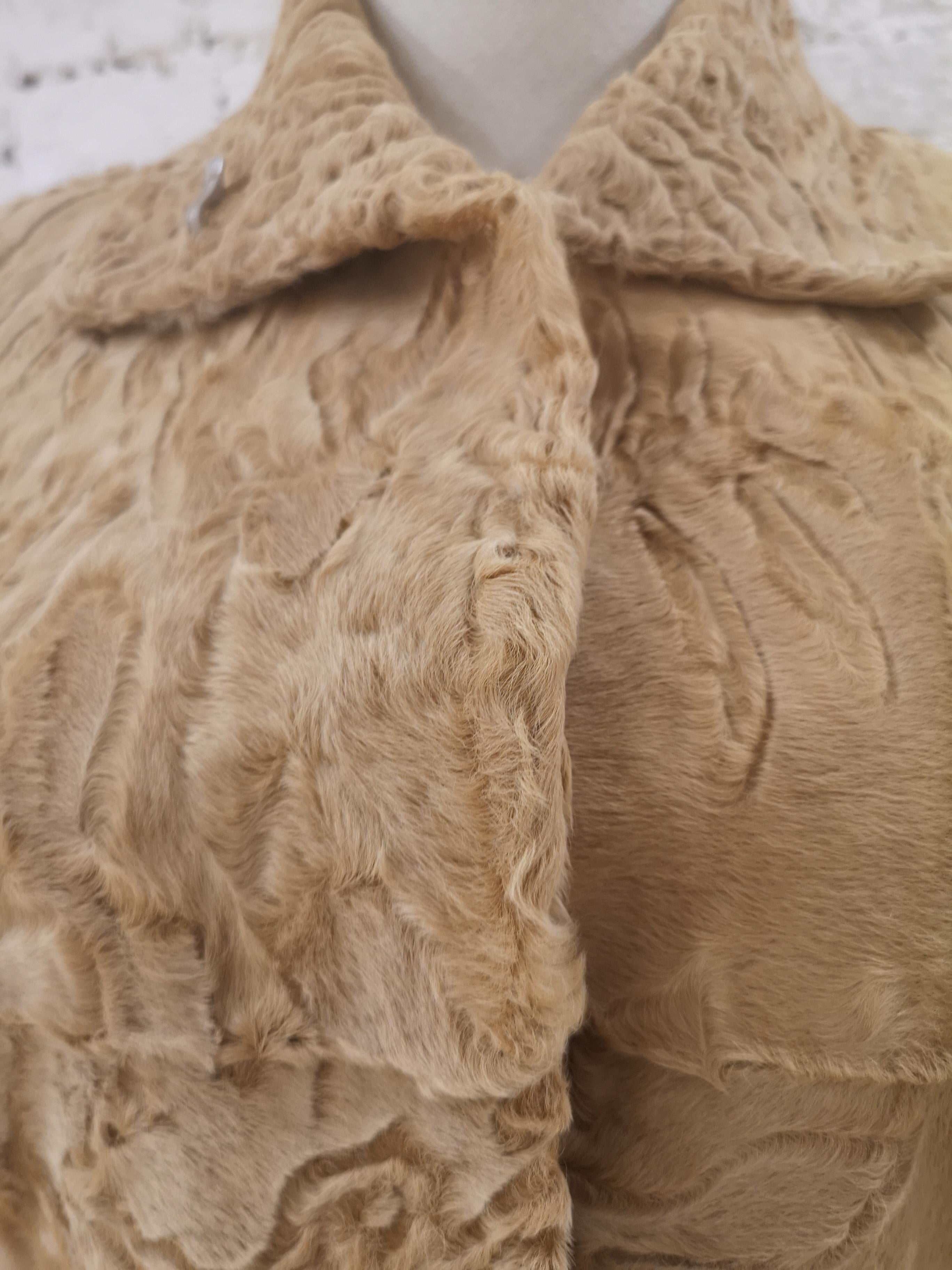 KITON Mantel aus Lammfell (Braun) im Angebot