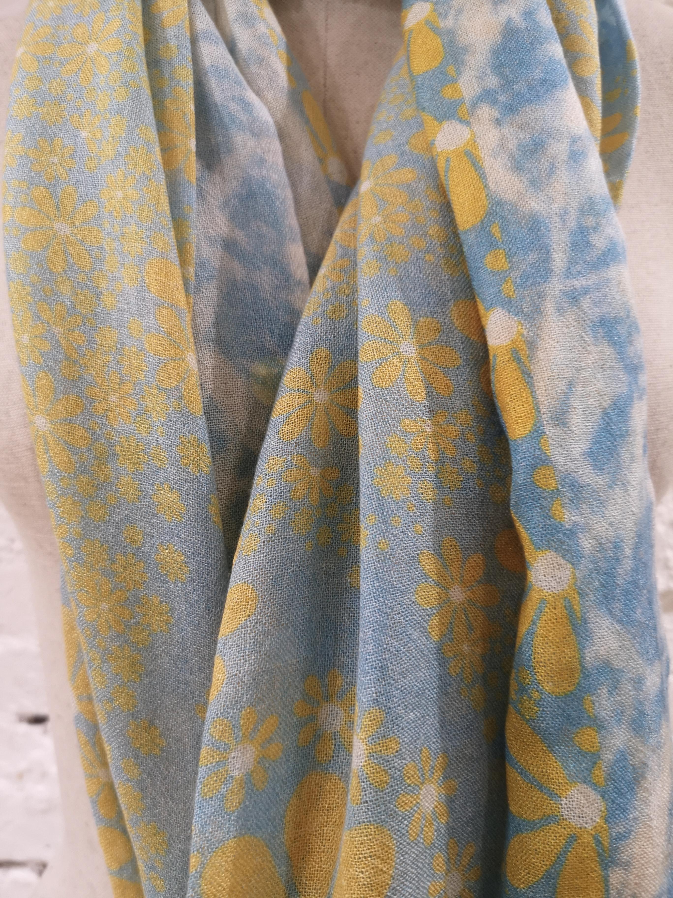 Kiton light blue yellow scarf - foulard In Excellent Condition In Capri, IT