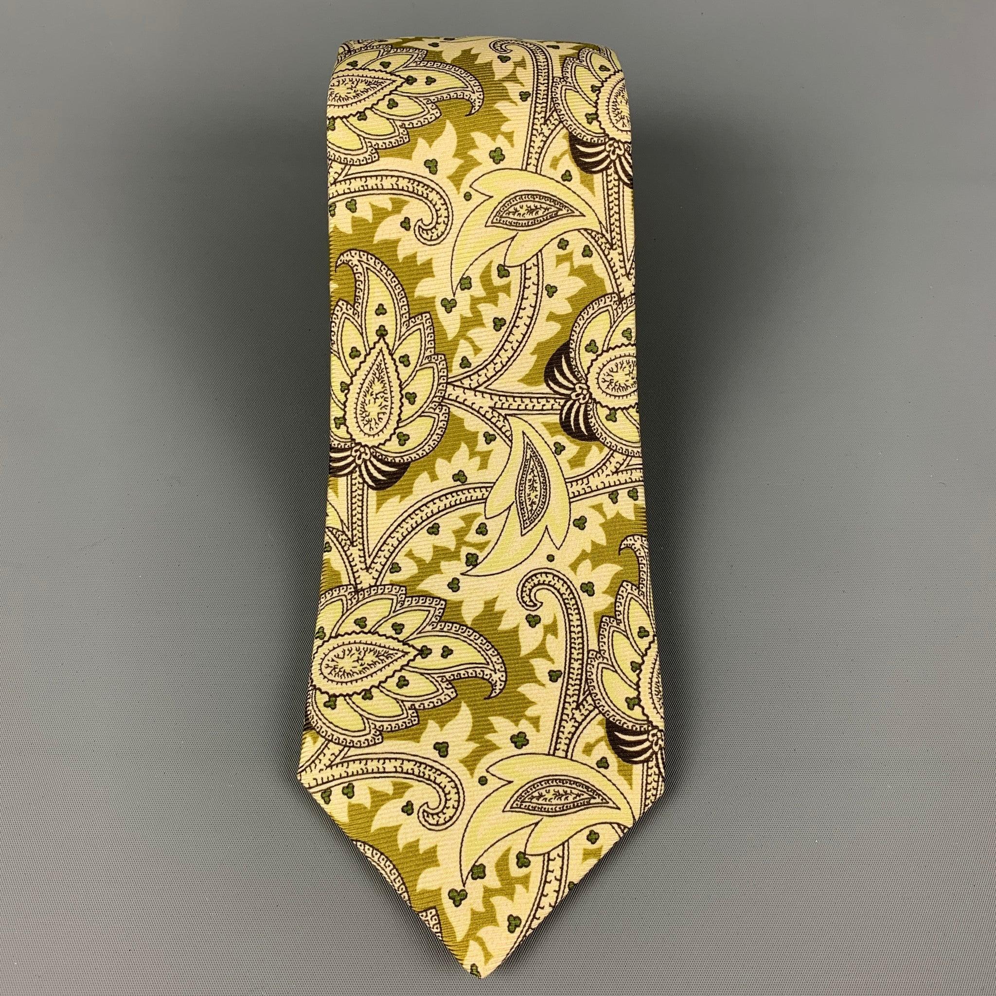 KITON necktie comes in a light green & olive silk with a all over paisley print. Made in Italy . Very Good Pre-Owned Condition.Width: 3.75 inches Length: 60 inches 
  
  
  
 Sui Generis Reference: 120395
 Category: Tie
 More Details
  
 Brand: