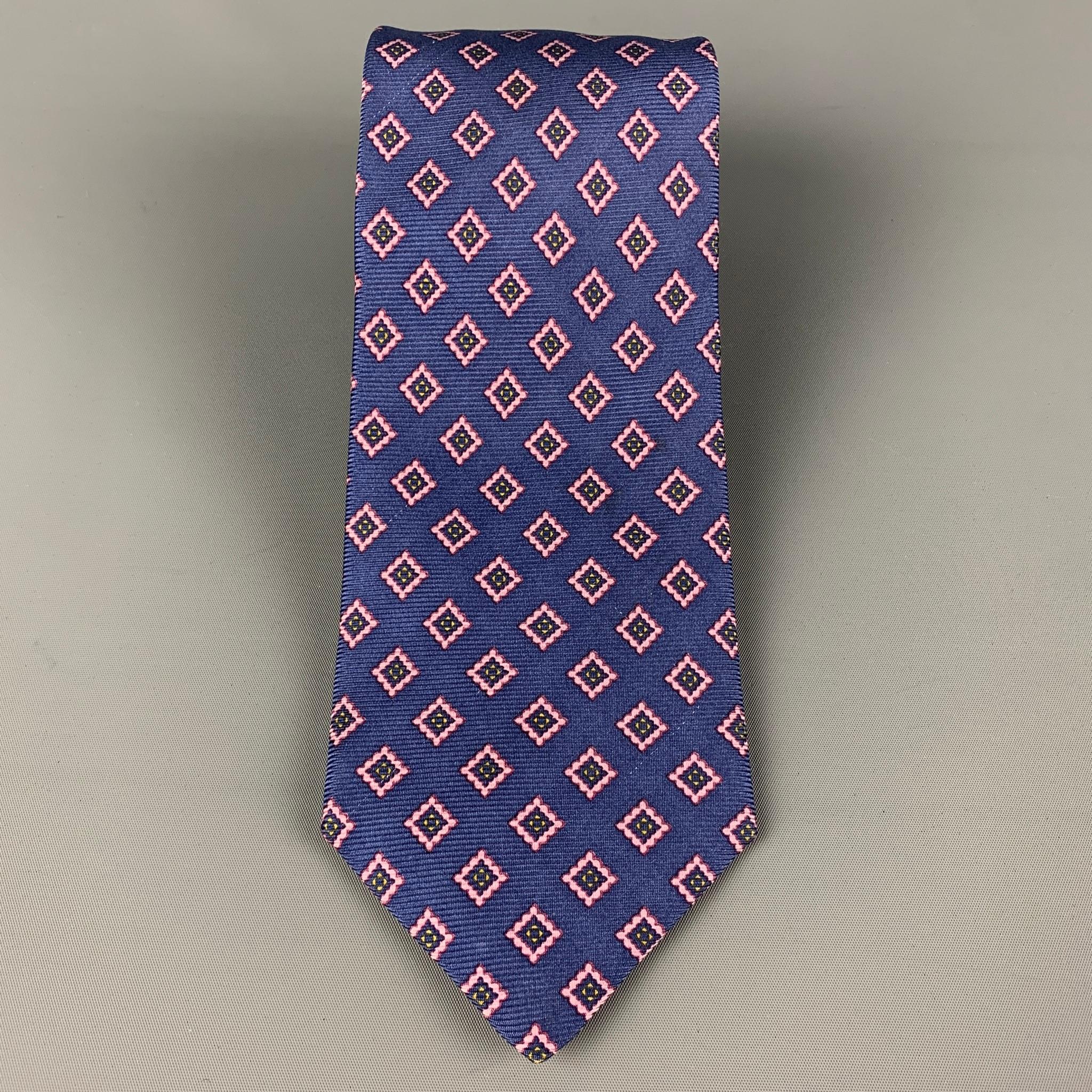 KITON necktie comes in a navy & pink silk with a all over rhombus print. Made in Italy .

Very Good Pre-Owned Condition.
Original Retail Price: $345.00

Width: 3.75 in.
Length: 58 in. 