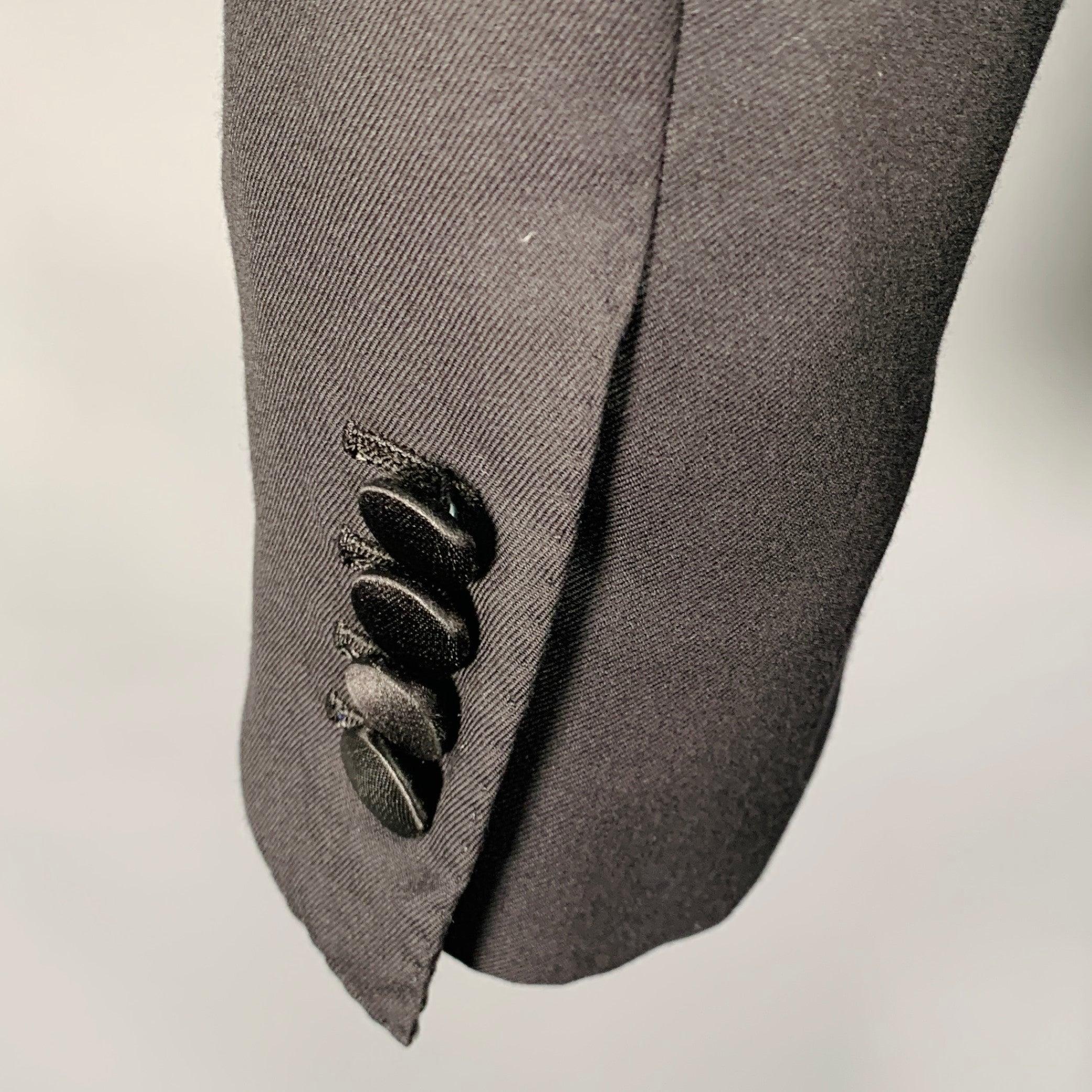 KITON Größe 36 Dreiteiliges Smoking aus schwarzer Wolle mit Schalkragen im Angebot 1