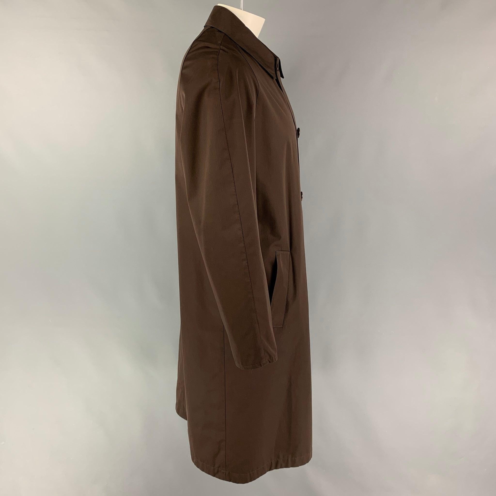 KITON coat comes in a brown & navy cotton blend featuring a reversible style, slit pockets, spread collar, and a hidden placket closure. Made in Italy.
Very Good
Pre-Owned Condition. 

Marked:  52 

Measurements: 
 
Shoulder: 18 inches Chest:
44