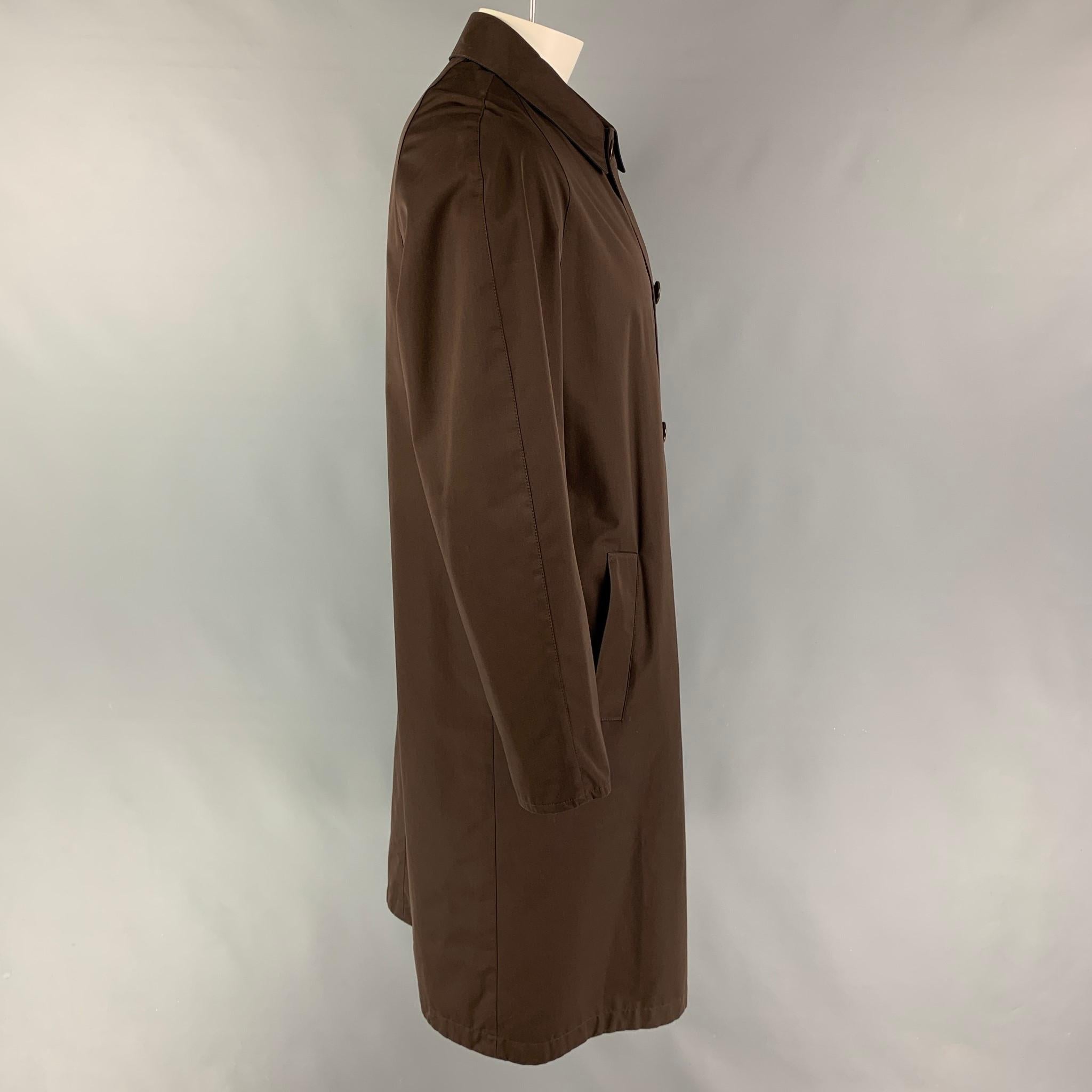 KITON coat comes in a brown & navy cotton blend featuring a reversible style, slit pockets, spread collar, and a hidden placket closure. Made in Italy. 

Very Good Pre-Owned Condition.
Marked: 52

Measurements:

Shoulder: 18 in.
Chest: 44